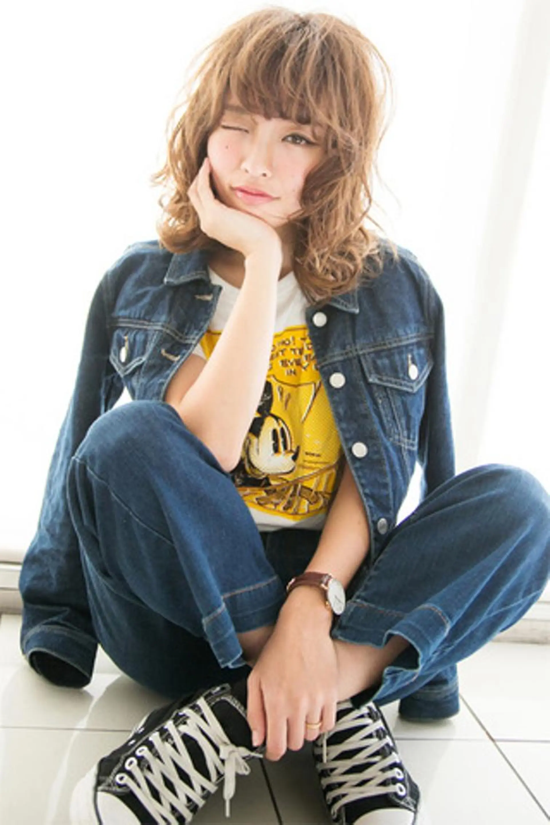 ミディアム ミディアムパーマ アッシュ レイヤーカット Alisha by artinaのヘアスタイル