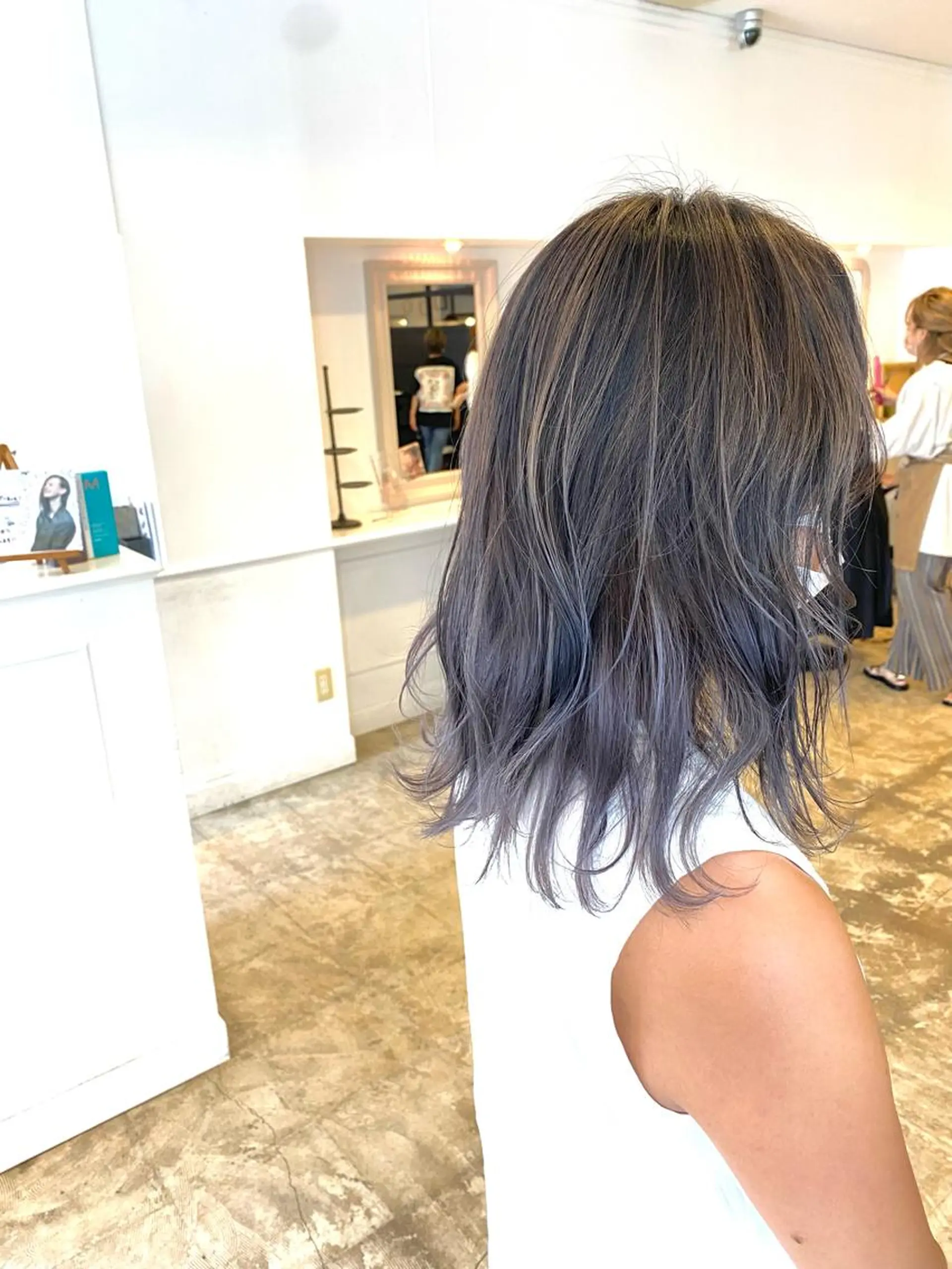 セミロング カラー グレージュ 谷合 貴志のヘアスタイル