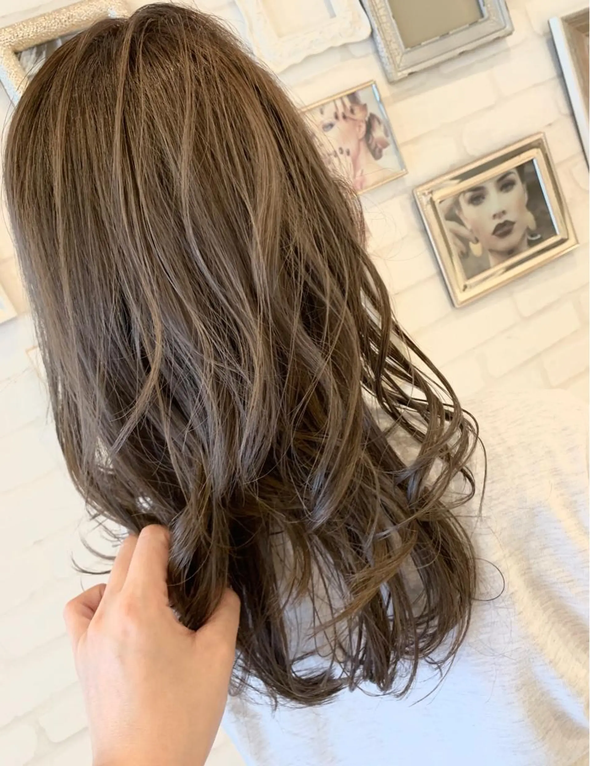 セミロング カラー ブリーチ グレージュ ハイライトカラー シルバー シルバーグレージュ Gain所属・Gain Nanamiのエステ・リラクイメージ