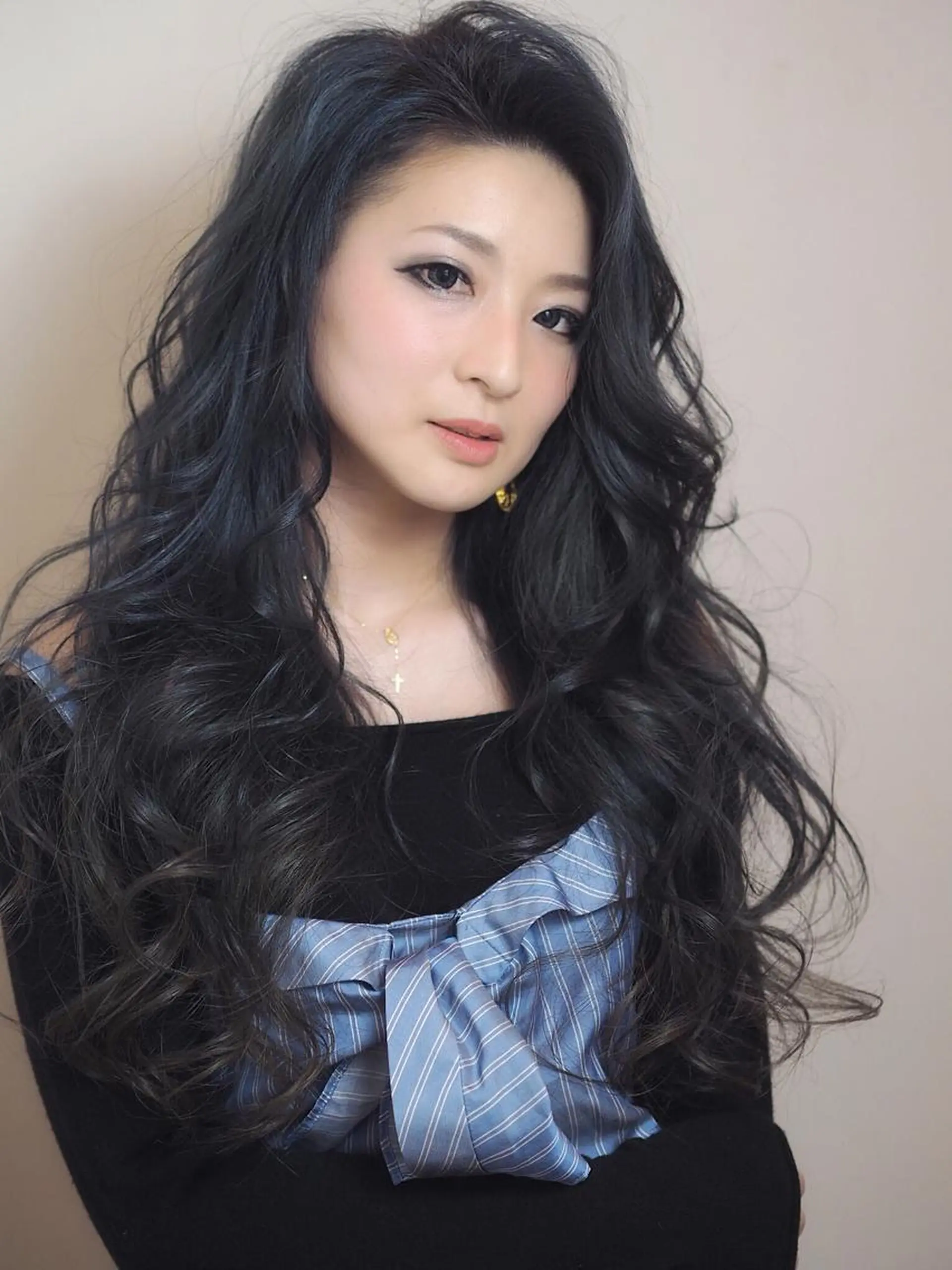 ロング カラー ヘアアレンジ ブルーカラー ブルージュ GLOSSY所属・坂本 直樹のヘアスタイル