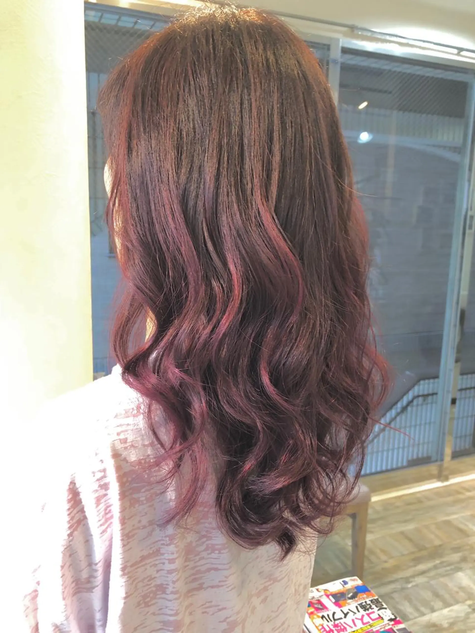 セミロング カラー ブリーチ グラデーションカラー ブリーチなしカラー ピンクカラー カット ヘアカラー トリートメント 【垢抜け大人髪】 TIARA西山のヘアスタイル