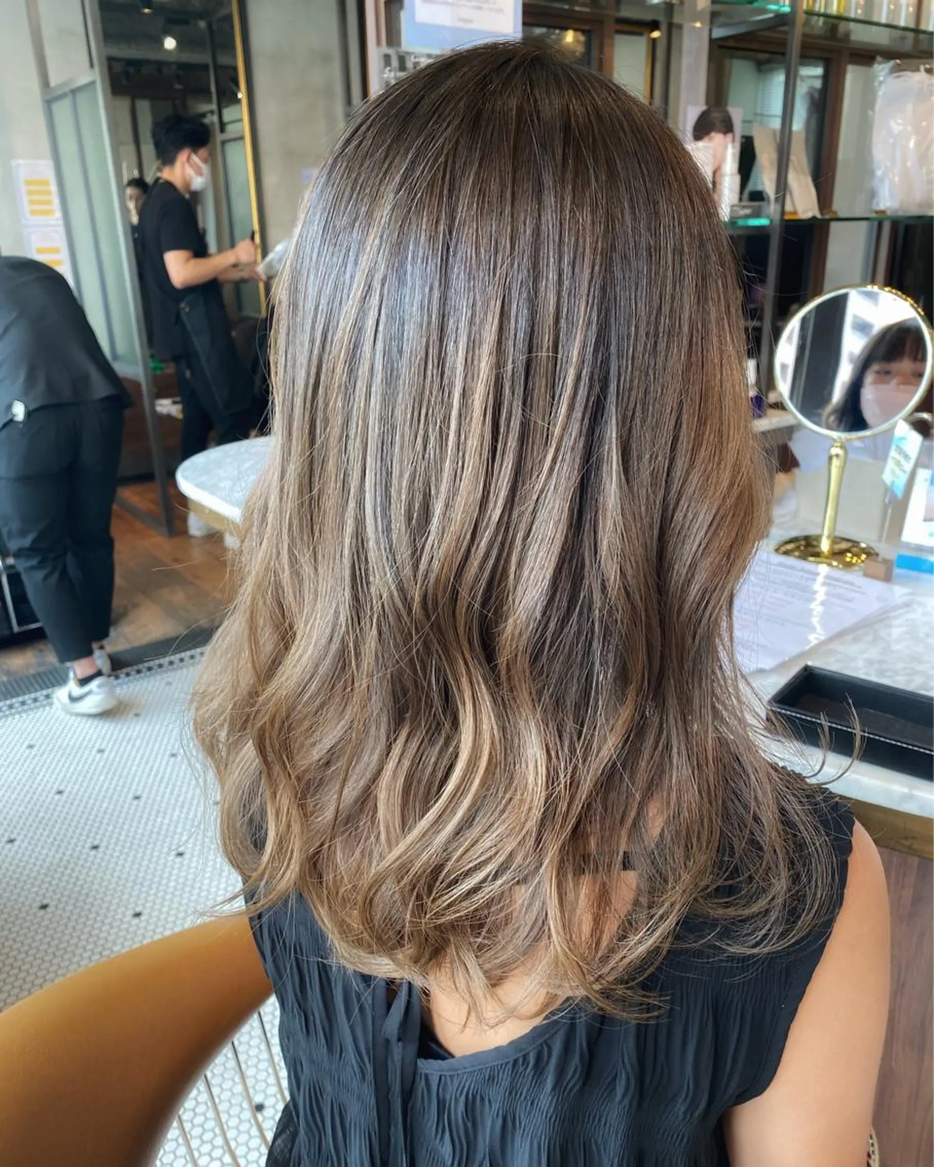 セミロング 海外風カーテンバング Mao広尾美容室のヘアスタイル