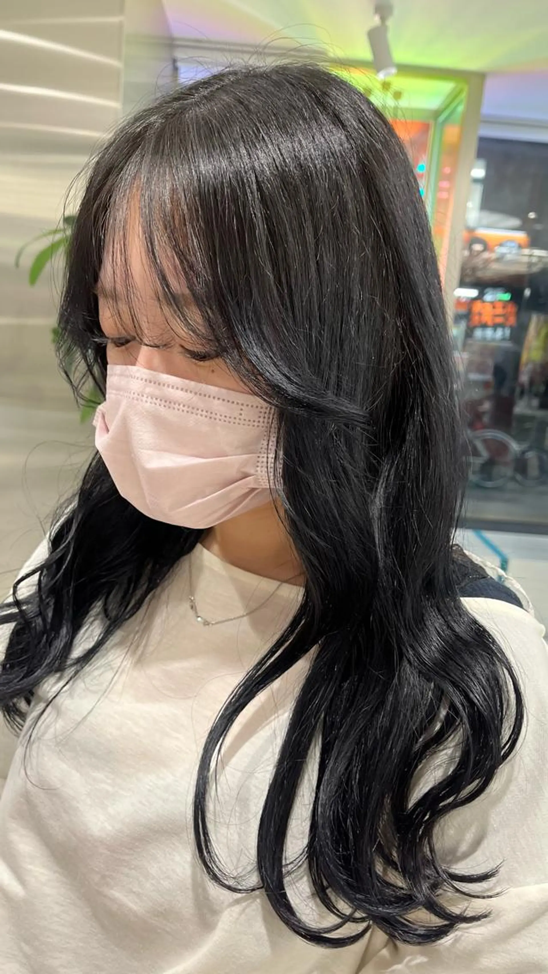 ロング カラー ネイル 黒髪 ブルーカラー ブルーブラック 髪質改善 ヨシンモリ ヘアカラー トリートメント mai🤍縮毛酸性ス トレート/アイリストのヘアスタイル