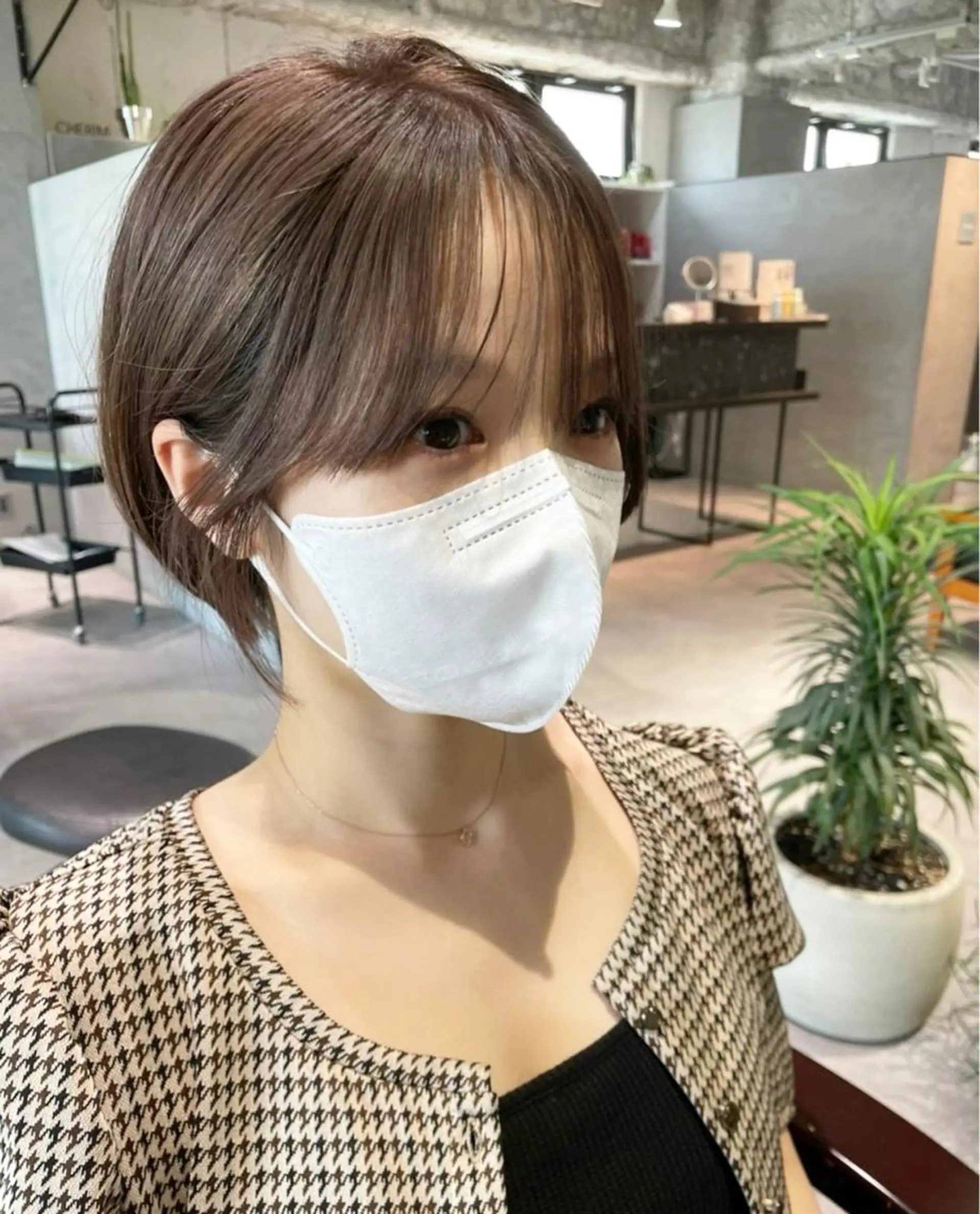 ショート カラー ショートボブ 丸みショート ベージュカラー 透明感カラー ダブルカラー タカミ荒子店所属・眉毛ワックス konomiの眉毛・アイブロウイメージ
