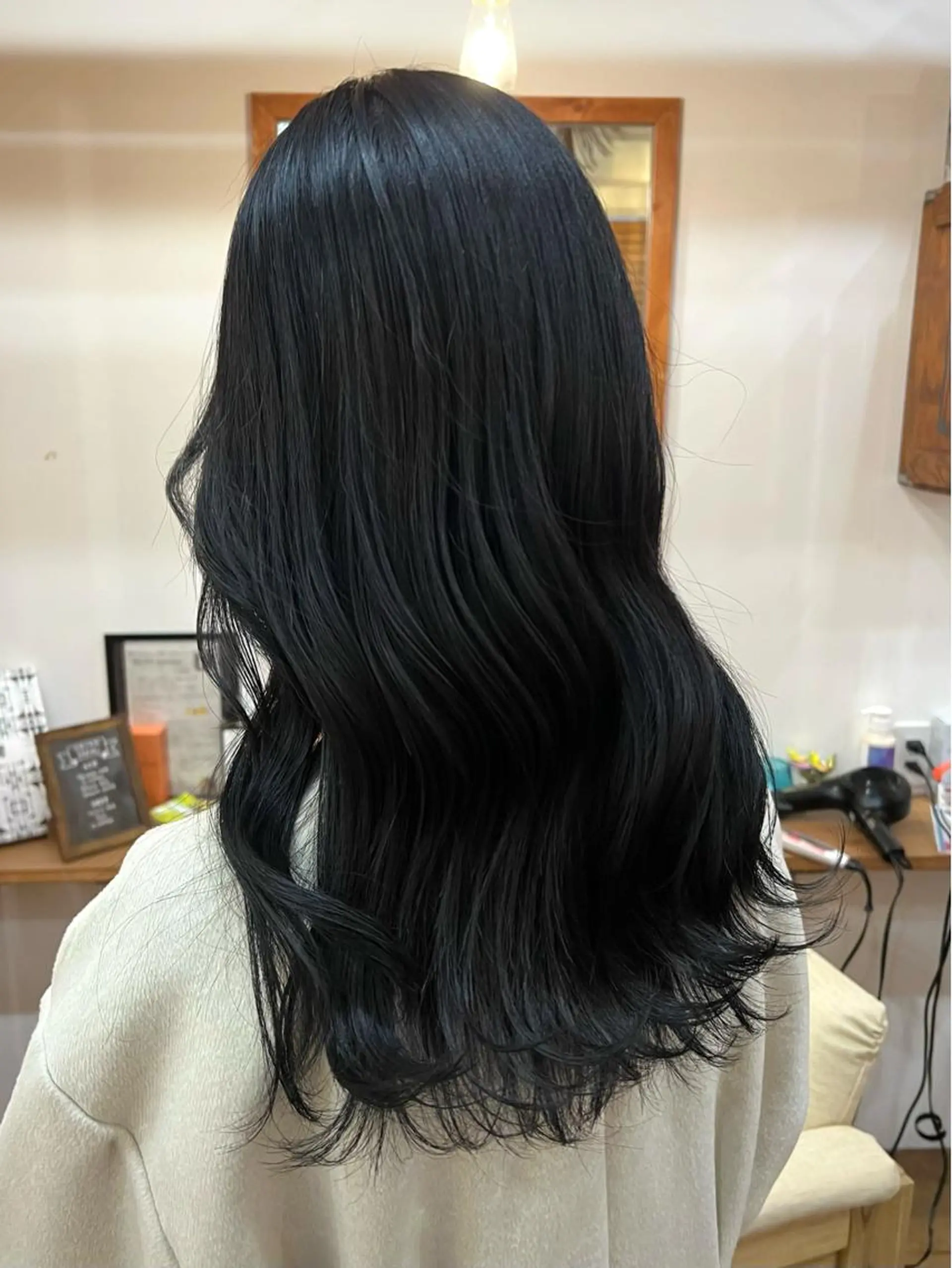 ロング カラー 黒髪 ブリーチ ブルーカラー 透明感カラー ブリーチなしカラー Ami ブリーチ/ハイトーンのヘアスタイル