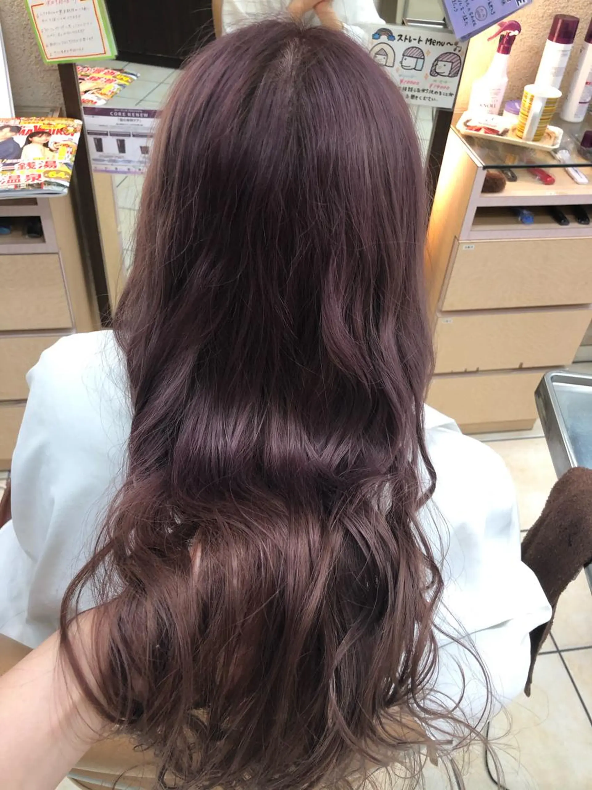 ロング カラー ブリーチ ピンクカラー Minami .のヘアスタイル