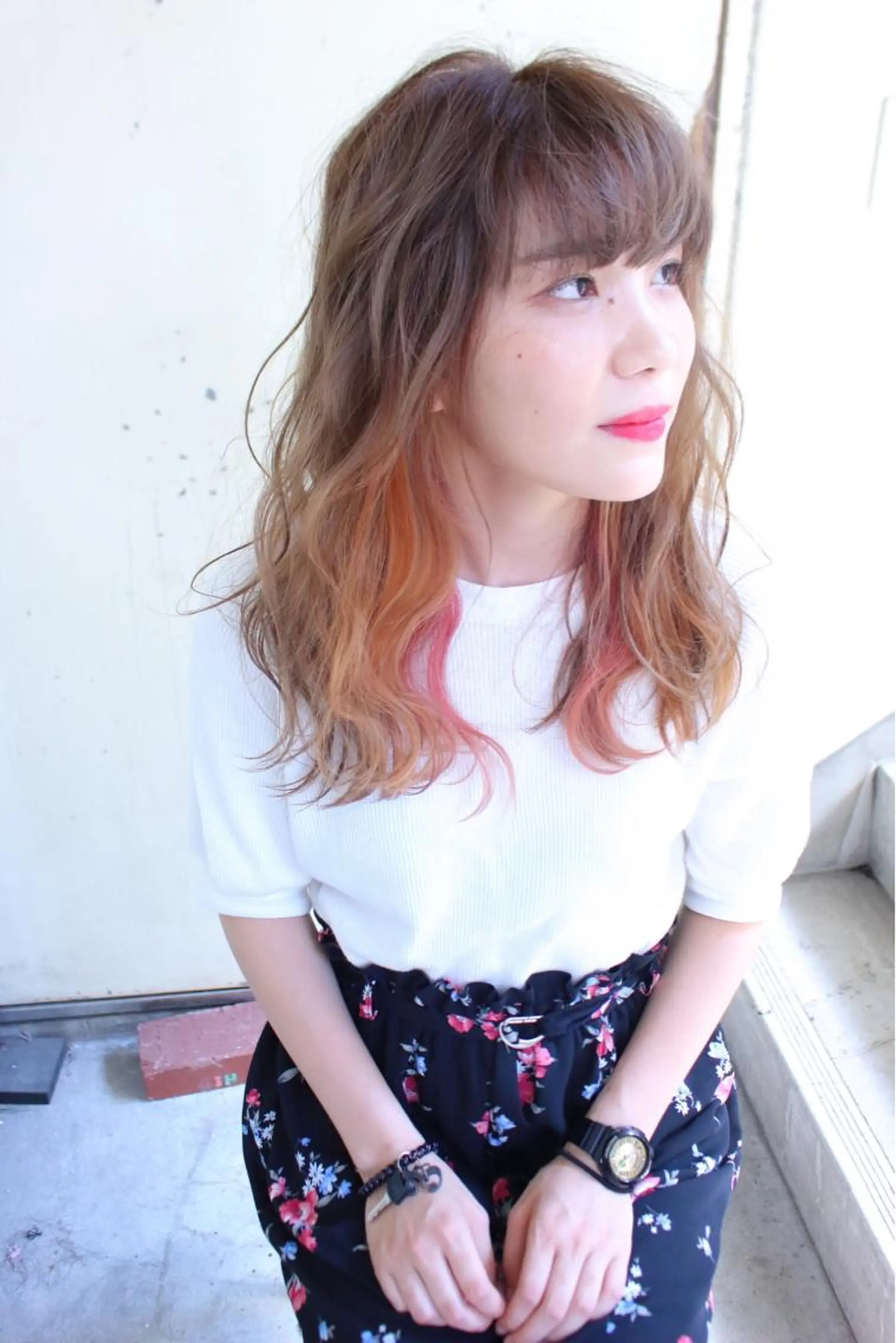 セミロング カラー ヘアアレンジ インナーカラー オレンジ ピンクカラー レッドカラー ヘアカラー トリートメント ace share salon所属・桑原 祥のヘアスタイル