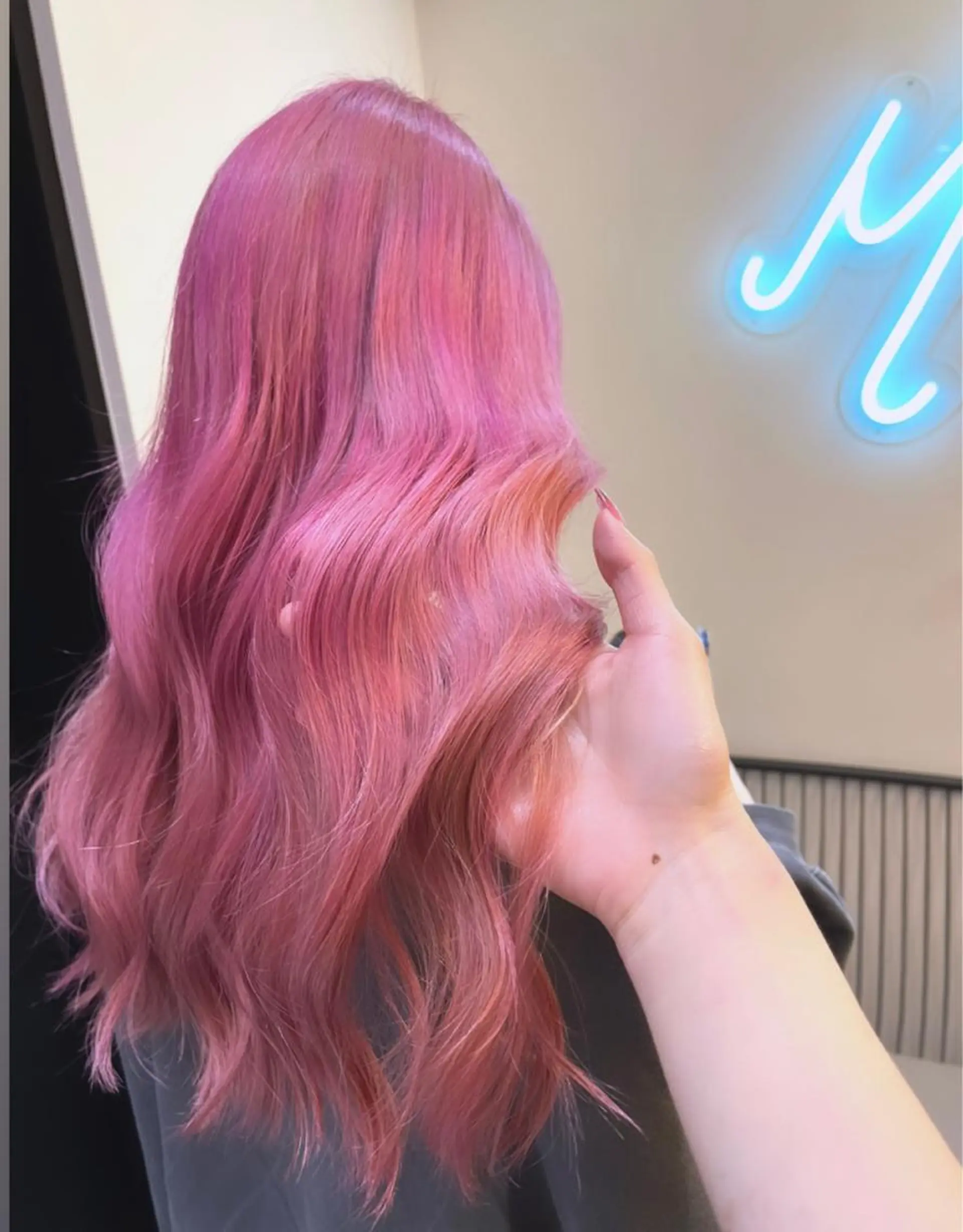 ロング カラー ヘアアレンジ ヘアカラー ハイトーンカラー 🦋yuri🦋のヘアスタイル