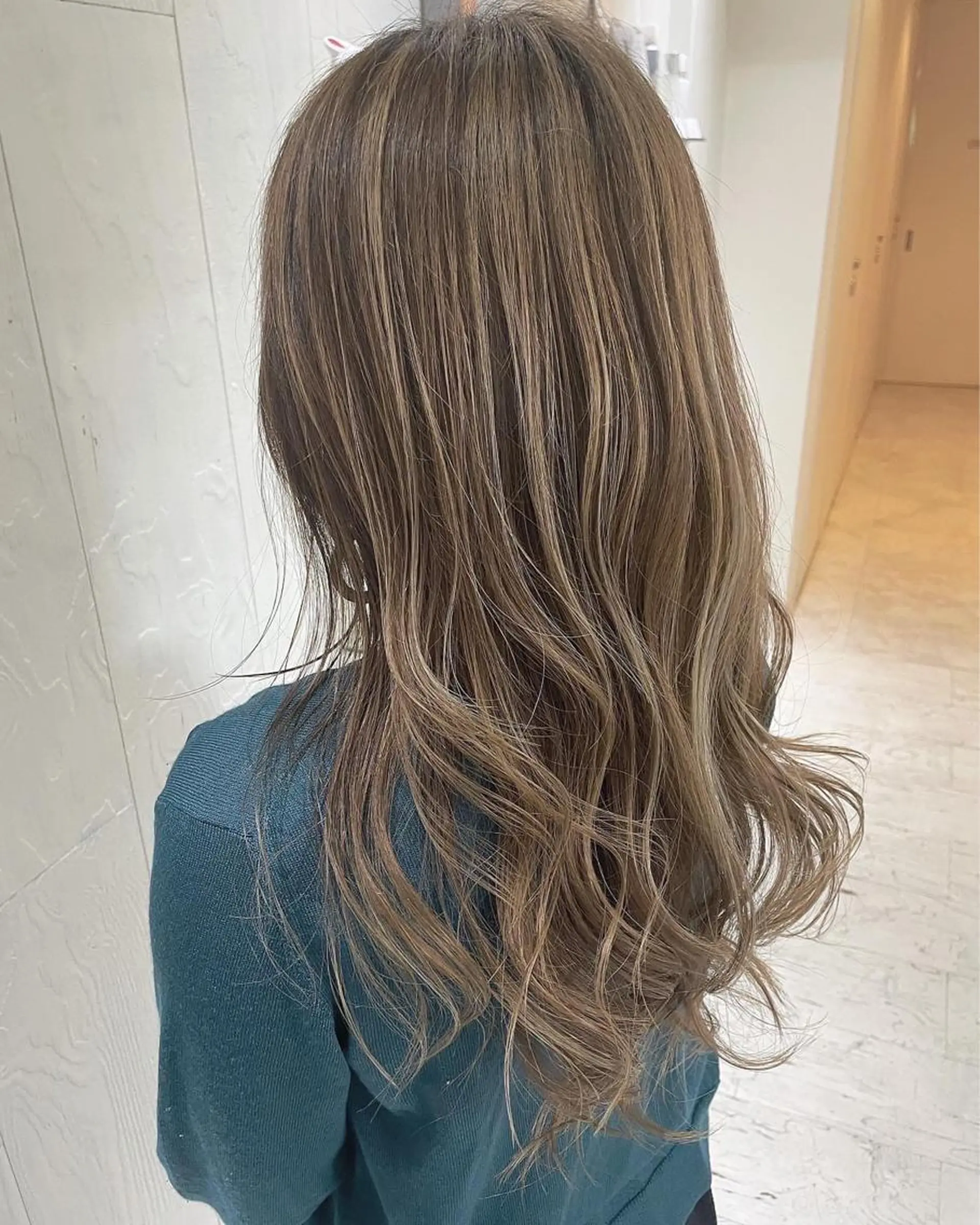 ロング カラー アッシュ ベージュカラー ミルキーベージュ 外国人風カラー レイヤーカット ヘアカラー トリートメント 河合秀明/ショート /ボブ/レイヤーのヘアスタイル