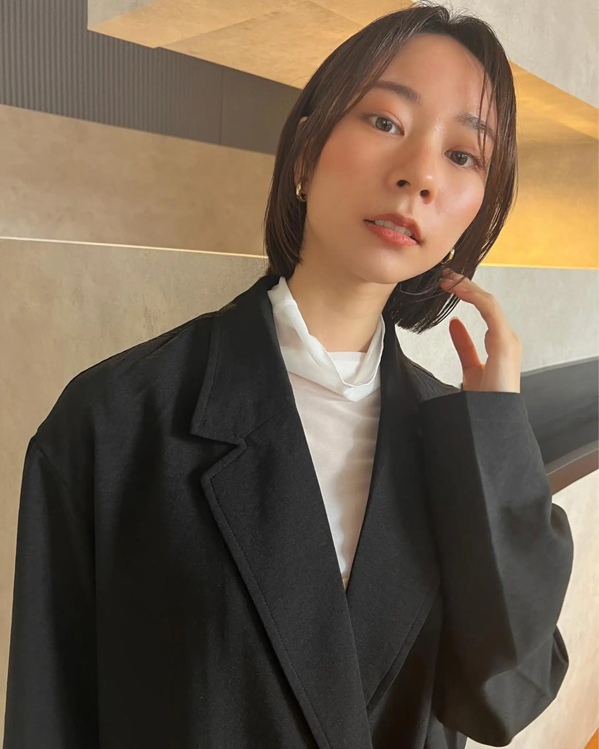 ショート ボブ シースルーバング 菅原リキヤ くびれレイヤーヘアのヘアスタイル