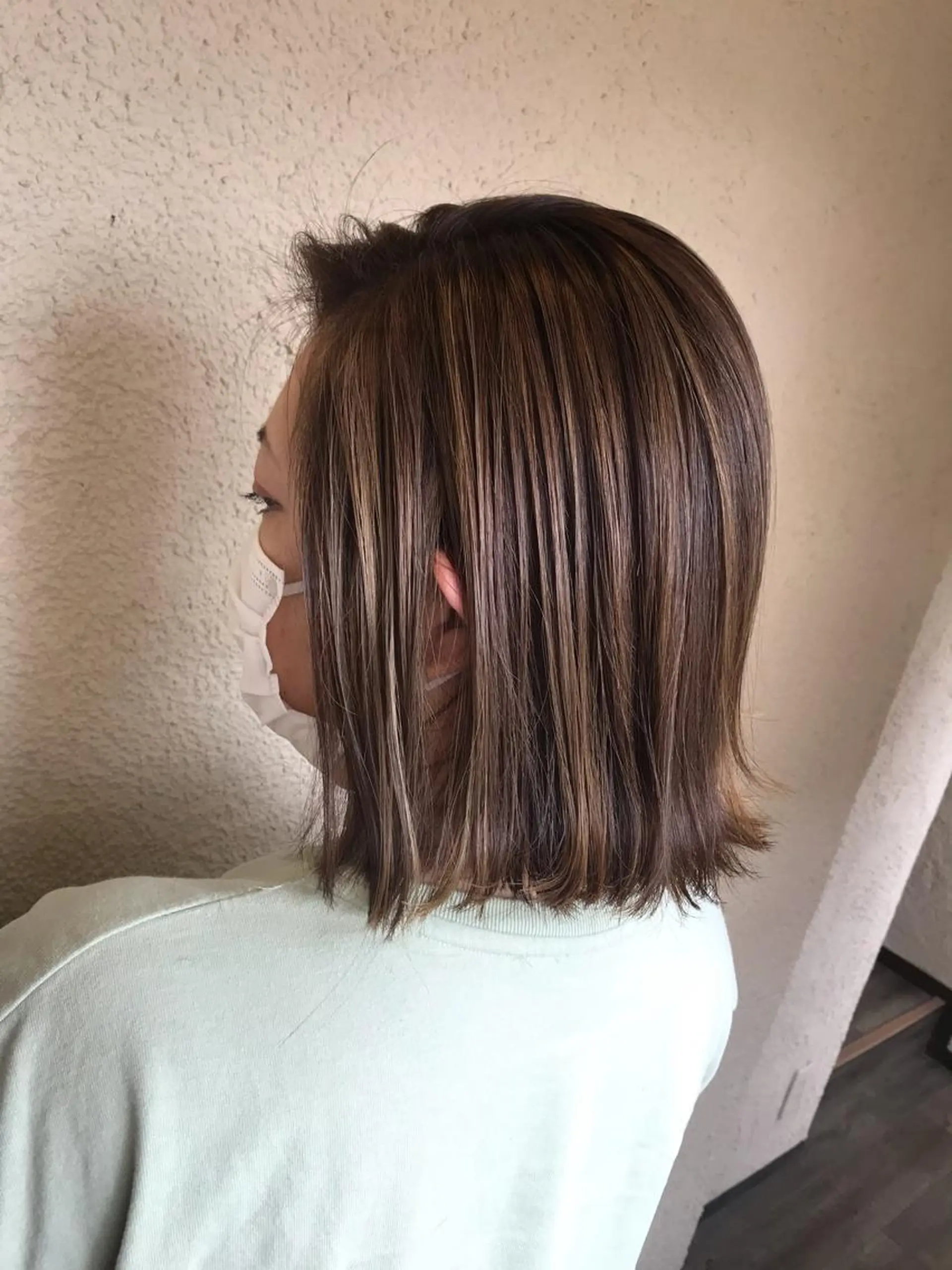 ミディアム カラー グレージュ ハイライトカラー ハイライト 磧本 祐里恵のヘアスタイル