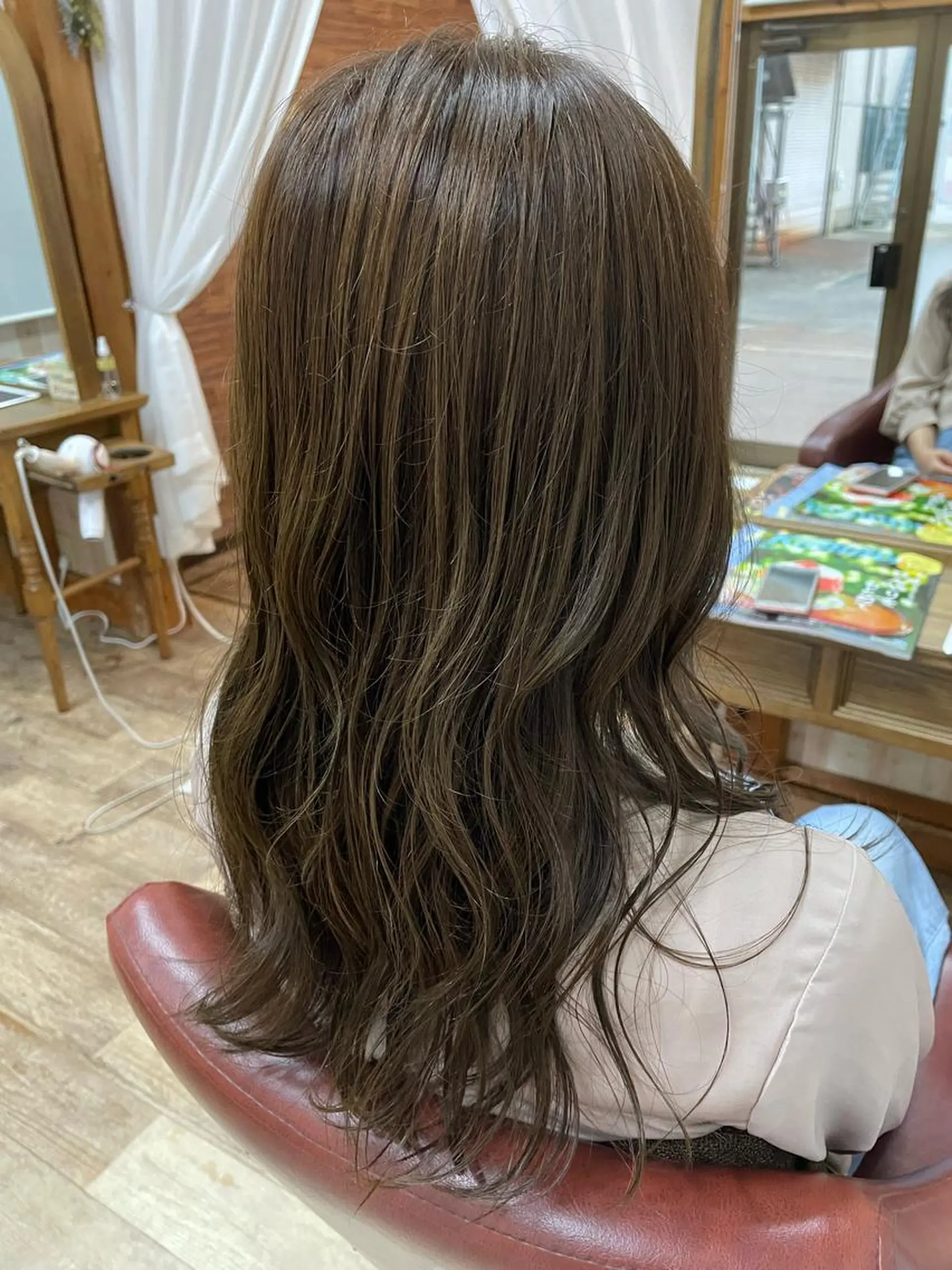 ロング カラー 佐藤 芽依のヘアスタイル