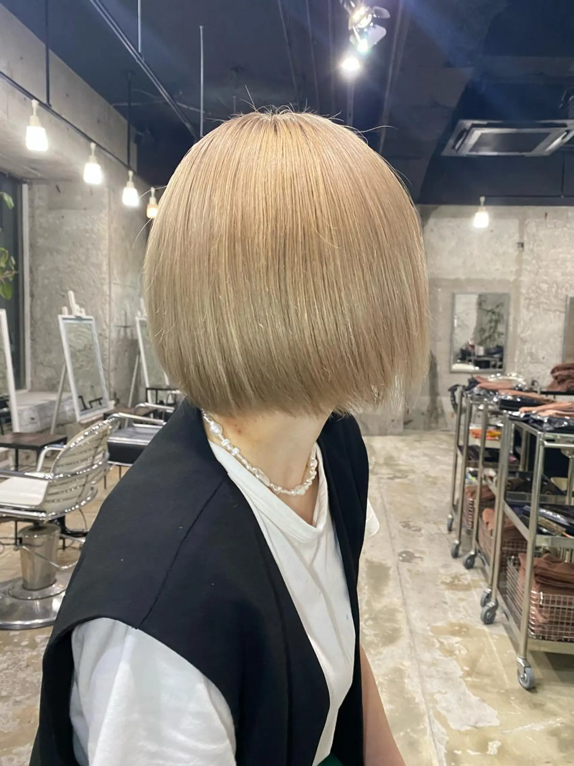 ショート カラー ヘアアレンジ ベージュカラー ブロンド ブロンドベージュ ヘアカラー ［似合わせヘア］ ✂︎OGURO✂︎のヘアスタイル