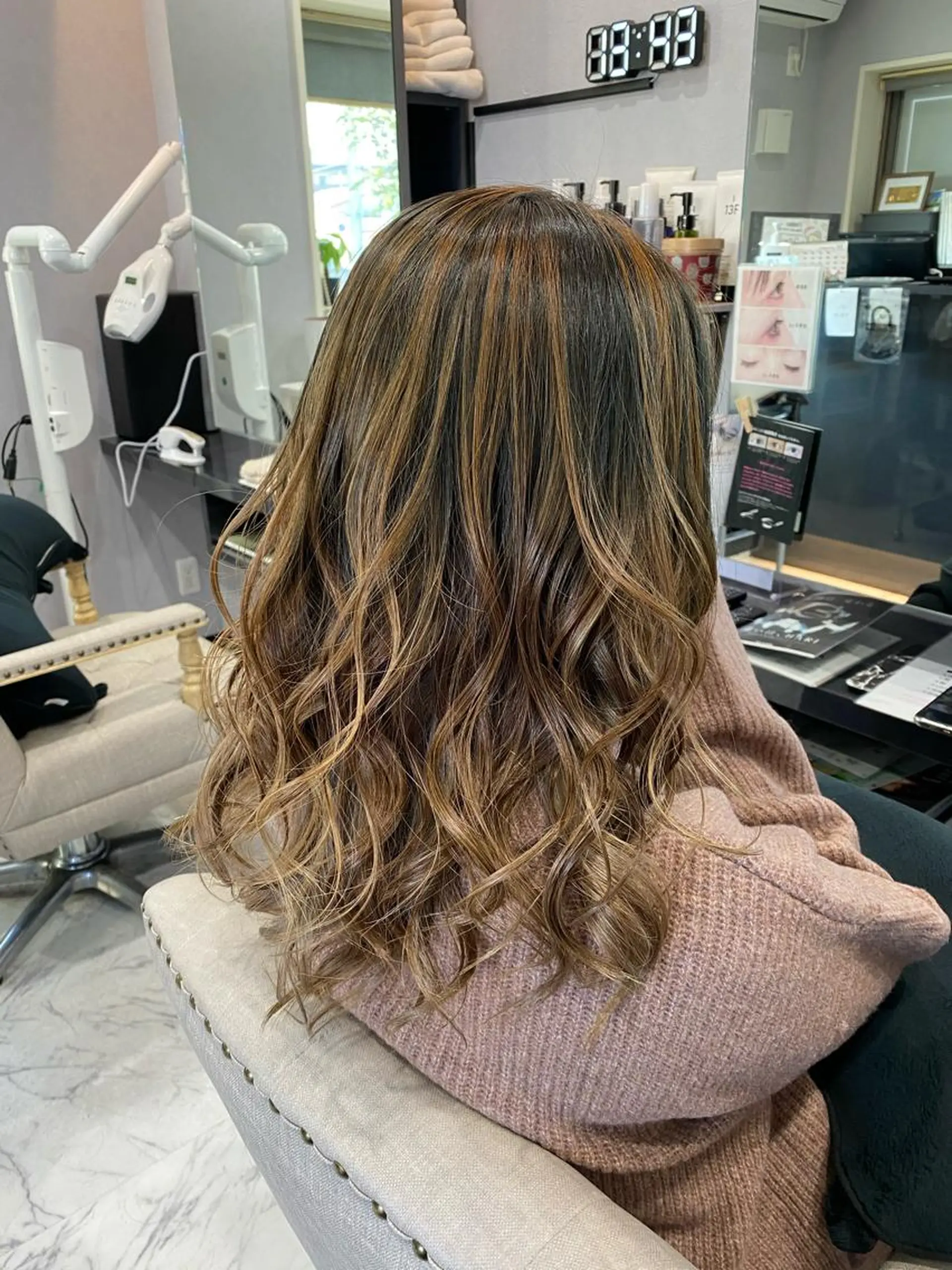 セミロング ヘアカラー FAVORE 【ファヴォーレ】のヘアスタイル