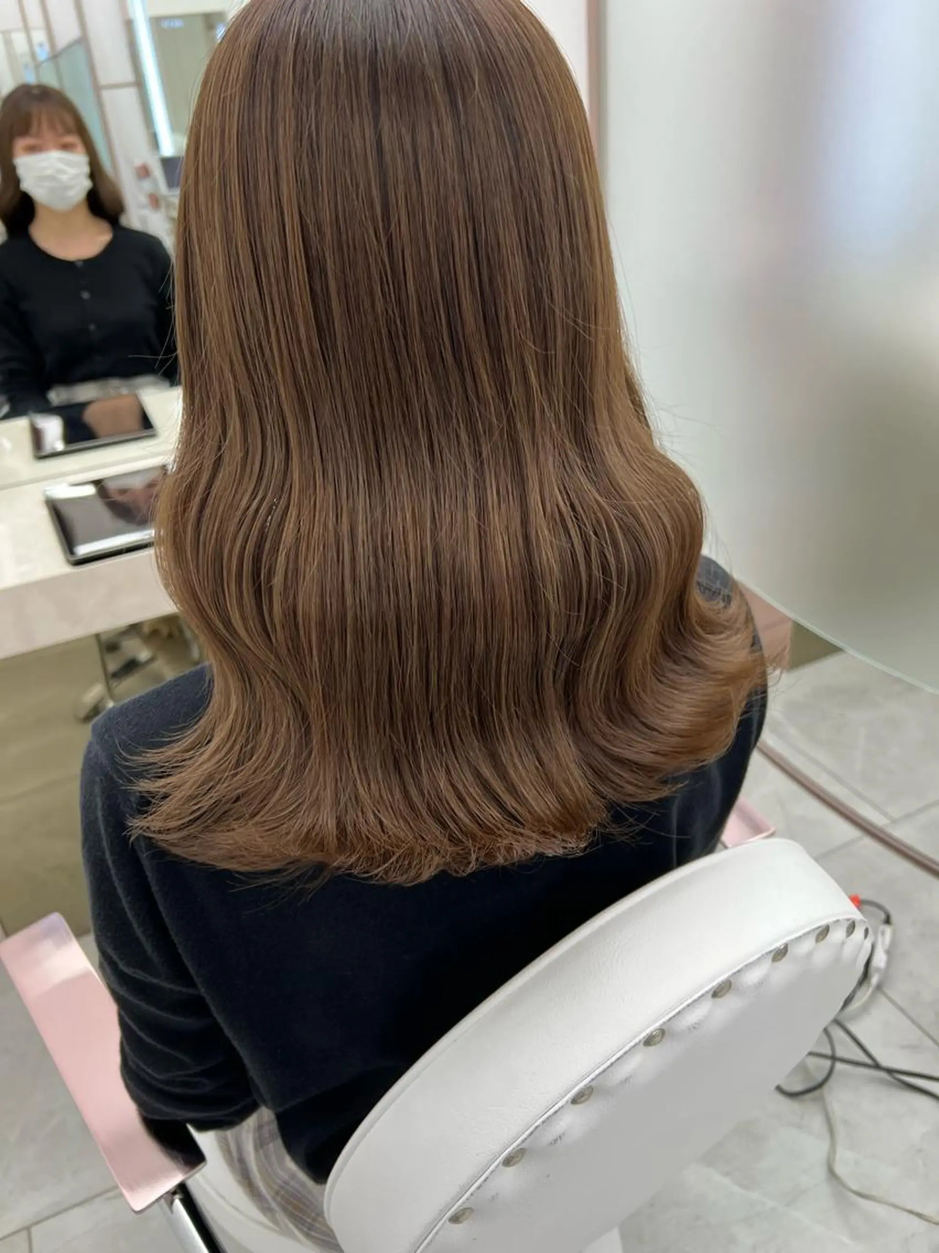 ミディアム ヘアカラー トリートメント 顔周りカット/髪質 改善/透明感カラーのヘアスタイル