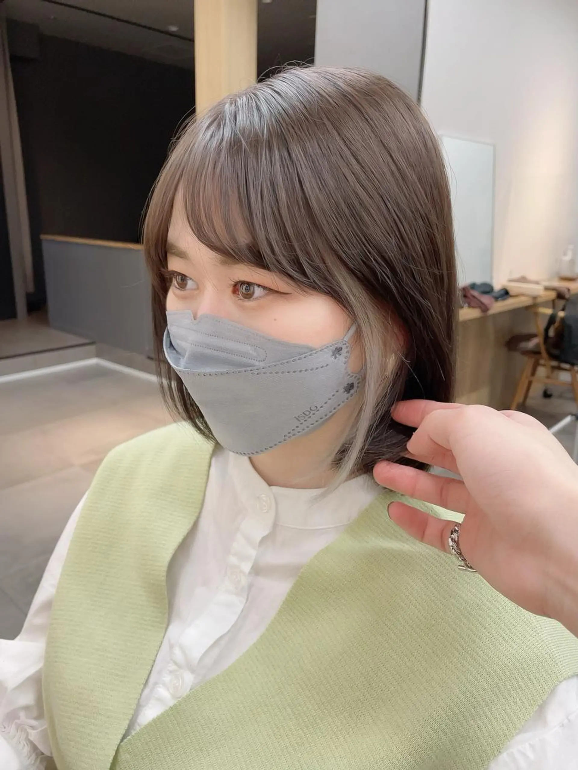 ミディアム カラー ベージュカラー シルバー シルバーベージュ sand yokohama所属・✨️今だけ無料✨️ 鶴田みなみのヘアスタイル