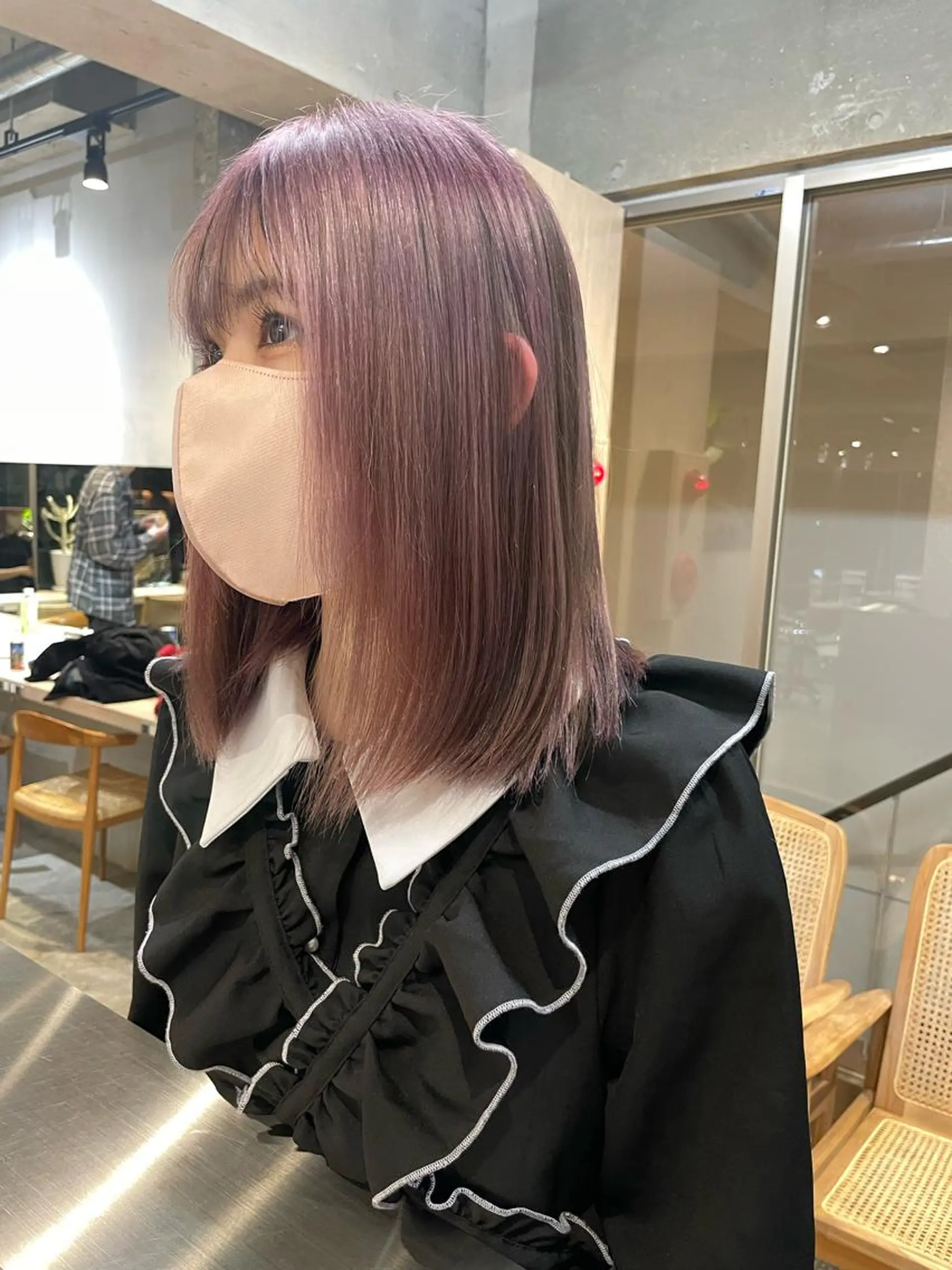 ミディアム カラー ネイル マツエク・マツパ アイブロウ ヘアカラー ⭐ハイトーンブリーチ ミルクティーピンクのヘアスタイル