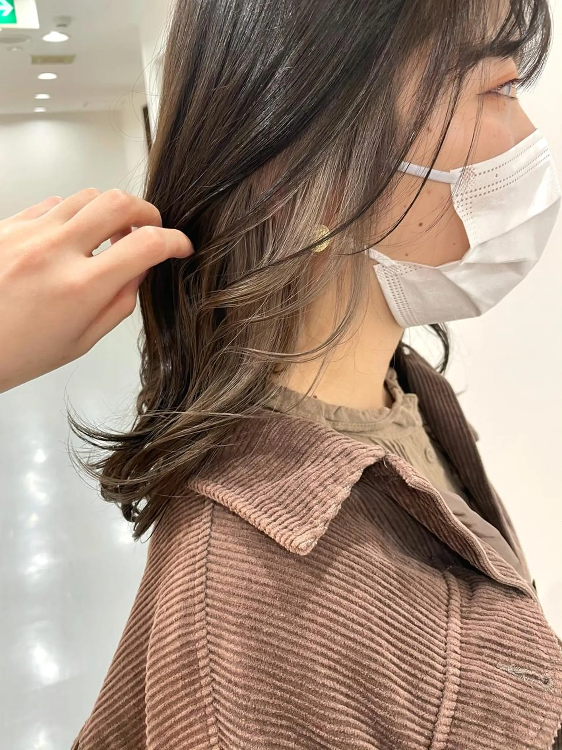 ミディアム カラー akane .のヘアスタイル