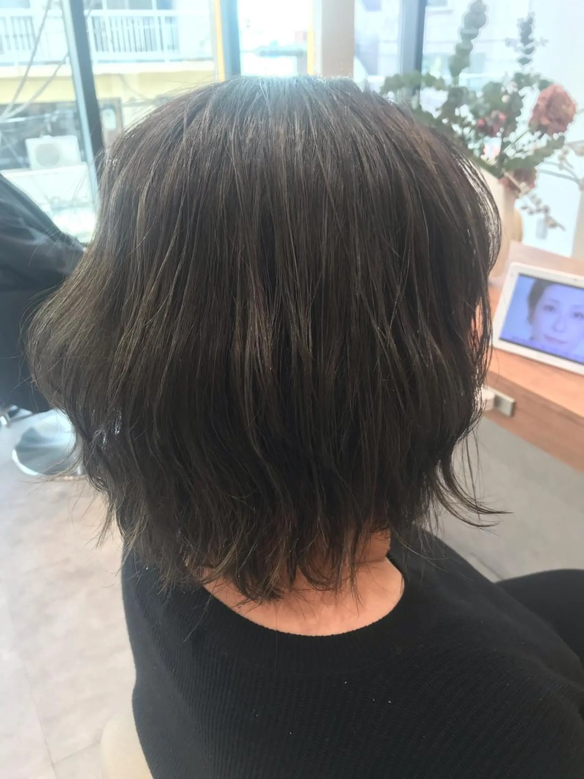 ミディアム ハイライト 木野田 萌のヘアスタイル