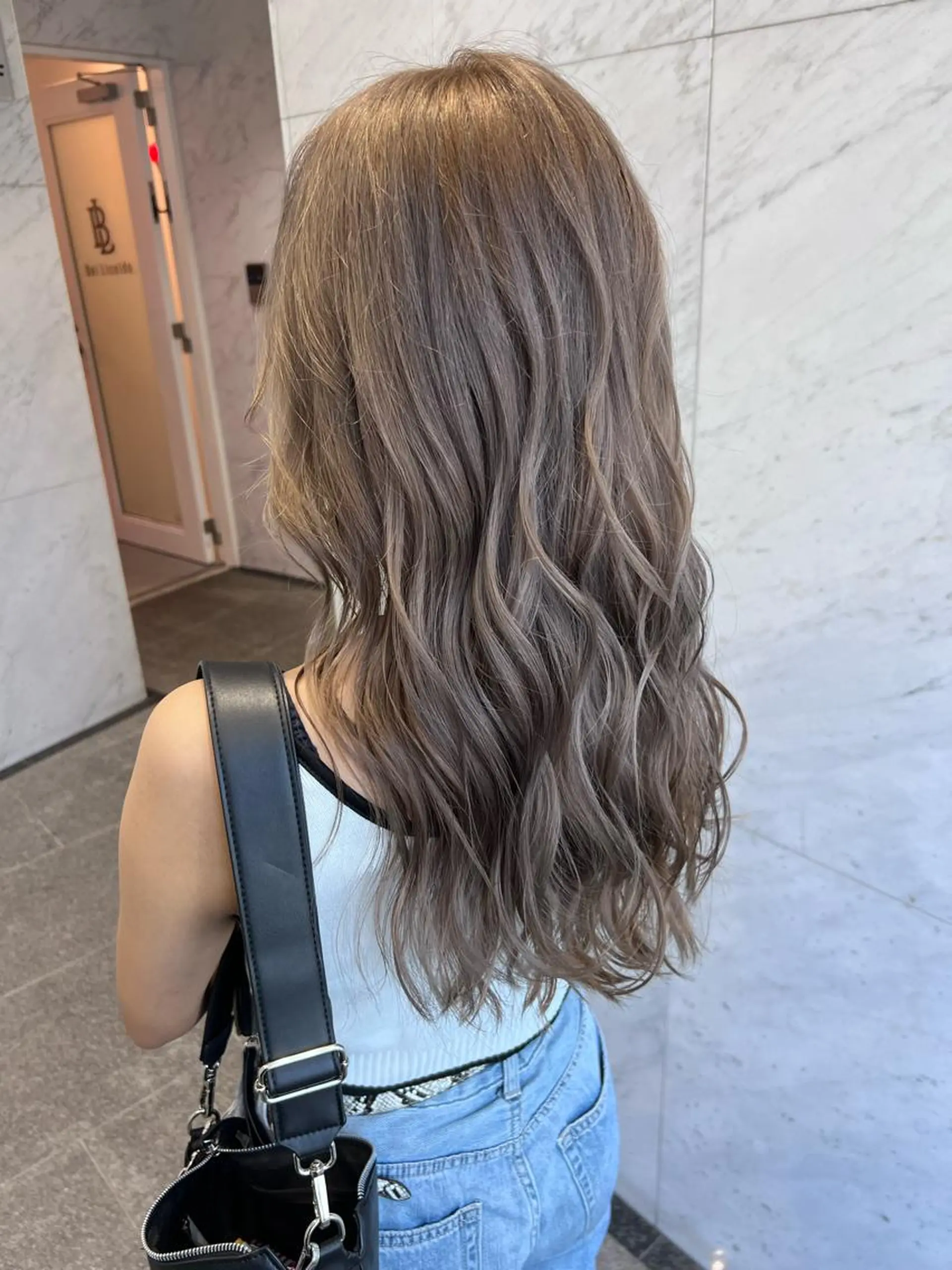 セミロング カラー ブリーチ グレージュ カット ヘアカラー Bei Licoldo.Atole  ベイリコルド アトリ所属・ブリーチ、縮毛 髪質改善　宮城一真のヘアスタイル