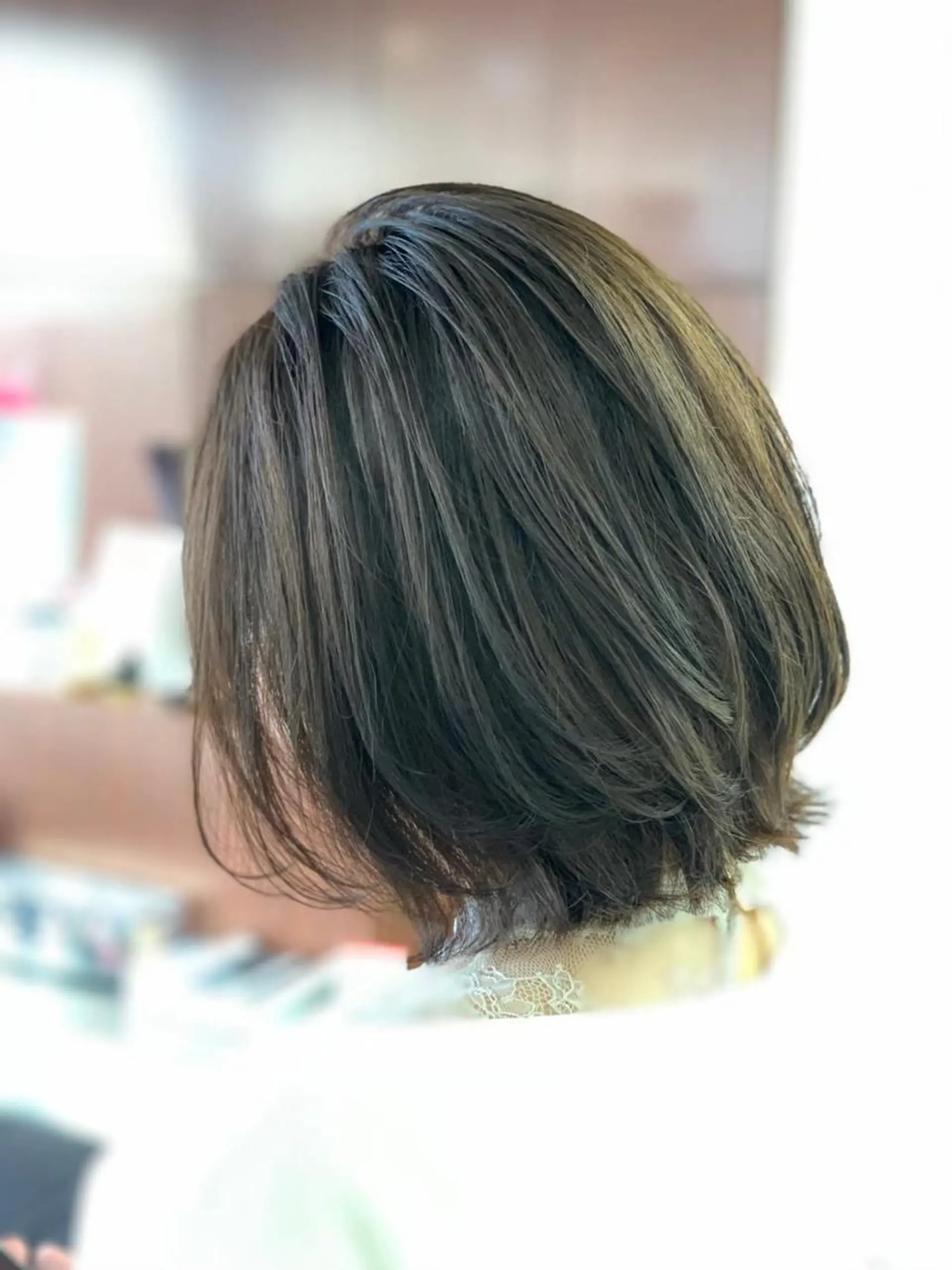 ミディアム 瀬川 茉衣子のヘアスタイル