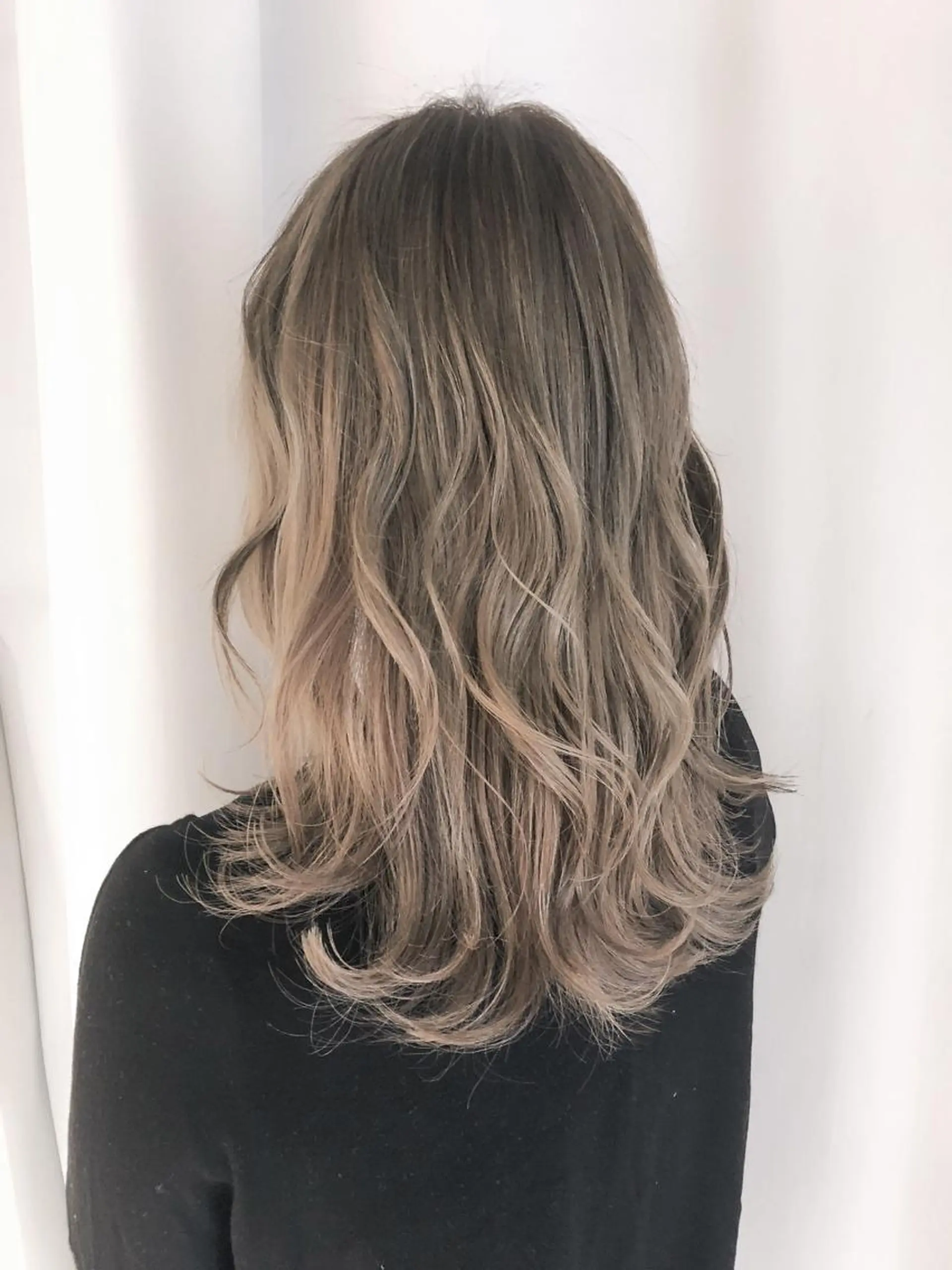 セミロング アッシュ アッシュグレー ハイライト ヘアカラー トリートメント 竹内ケンゴ🇰🇷 EIGHT藤沢のヘアスタイル