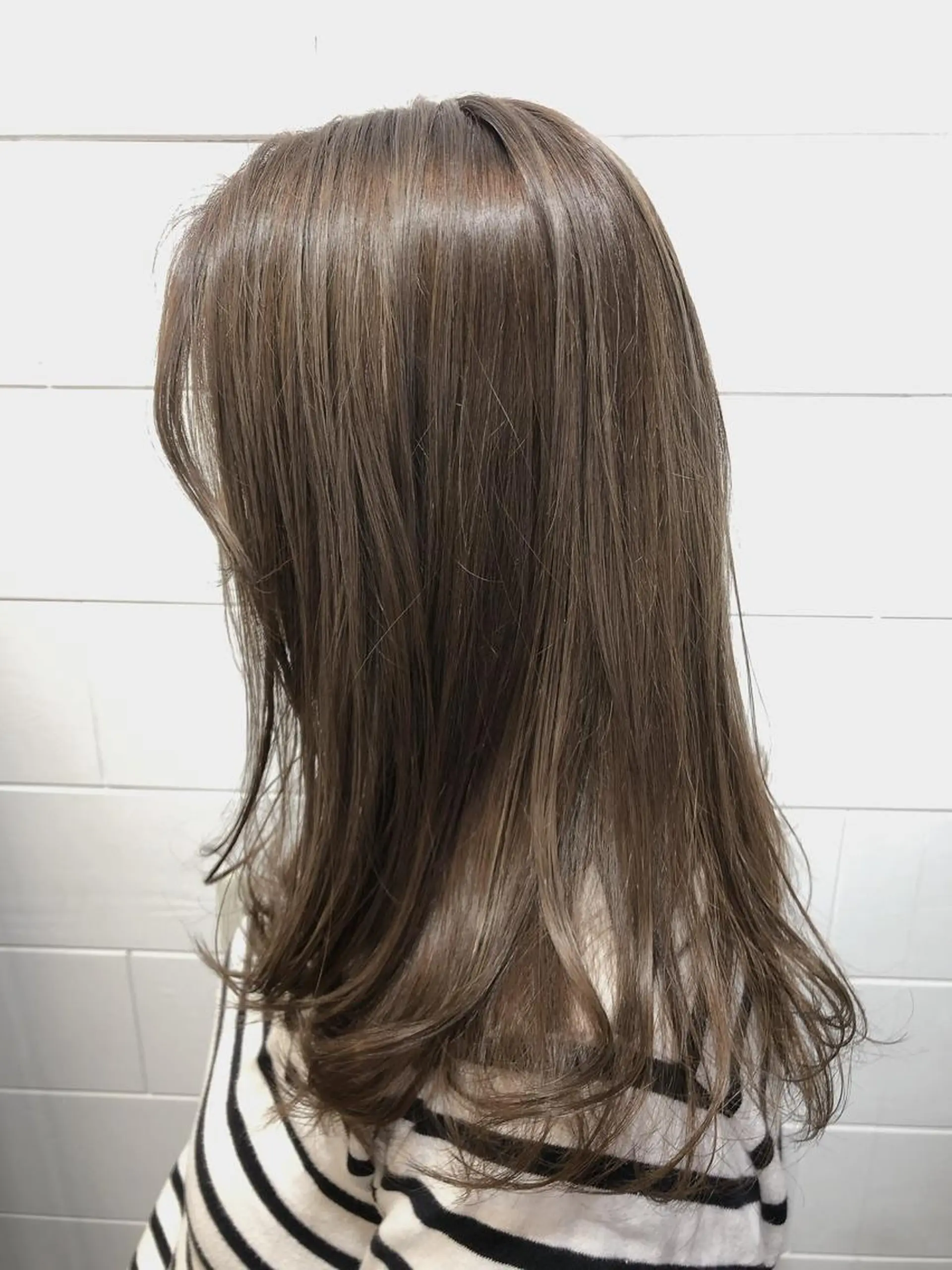 カラー グレージュ ヘアカラー THE REMMY ユミザのヘアスタイル