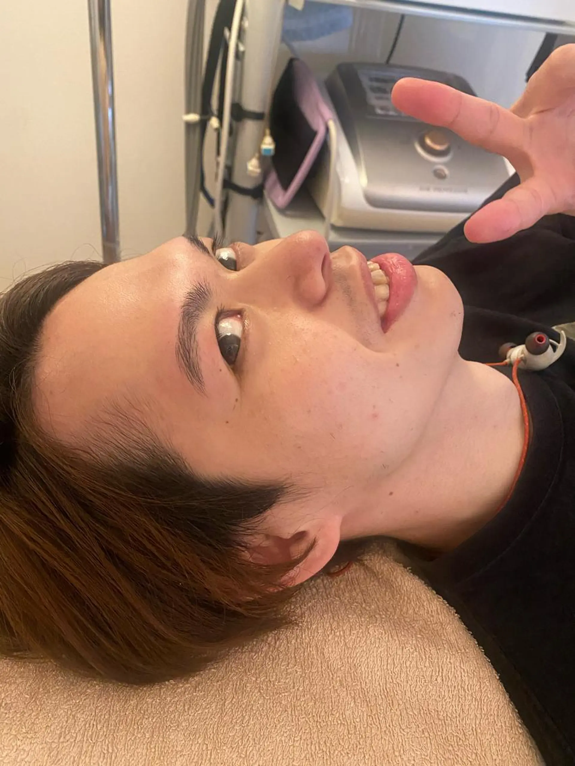 アイブロウ ハーブピーリング/韓国肌管理/フェイシャル/毛穴洗浄/眉毛/顔脱毛【糸脱毛専門】rev所属・ハーブピーリング🌹 毛穴洗浄❤️眉waxのエステ・リラクイメージ