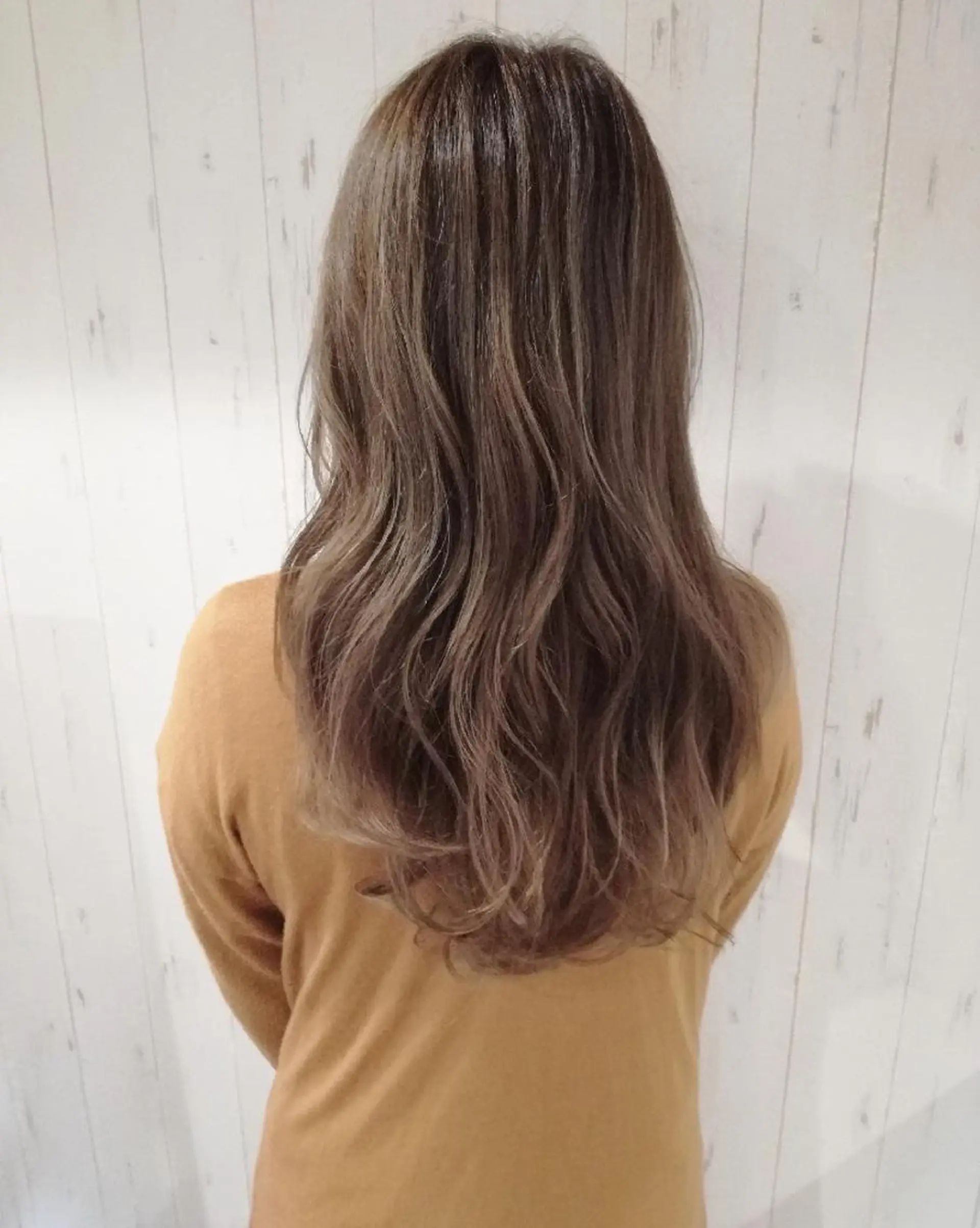 ロング カラー ベージュカラー ハイトーンカラー ハイトーンベージュ 西川 敏夫のヘアスタイル