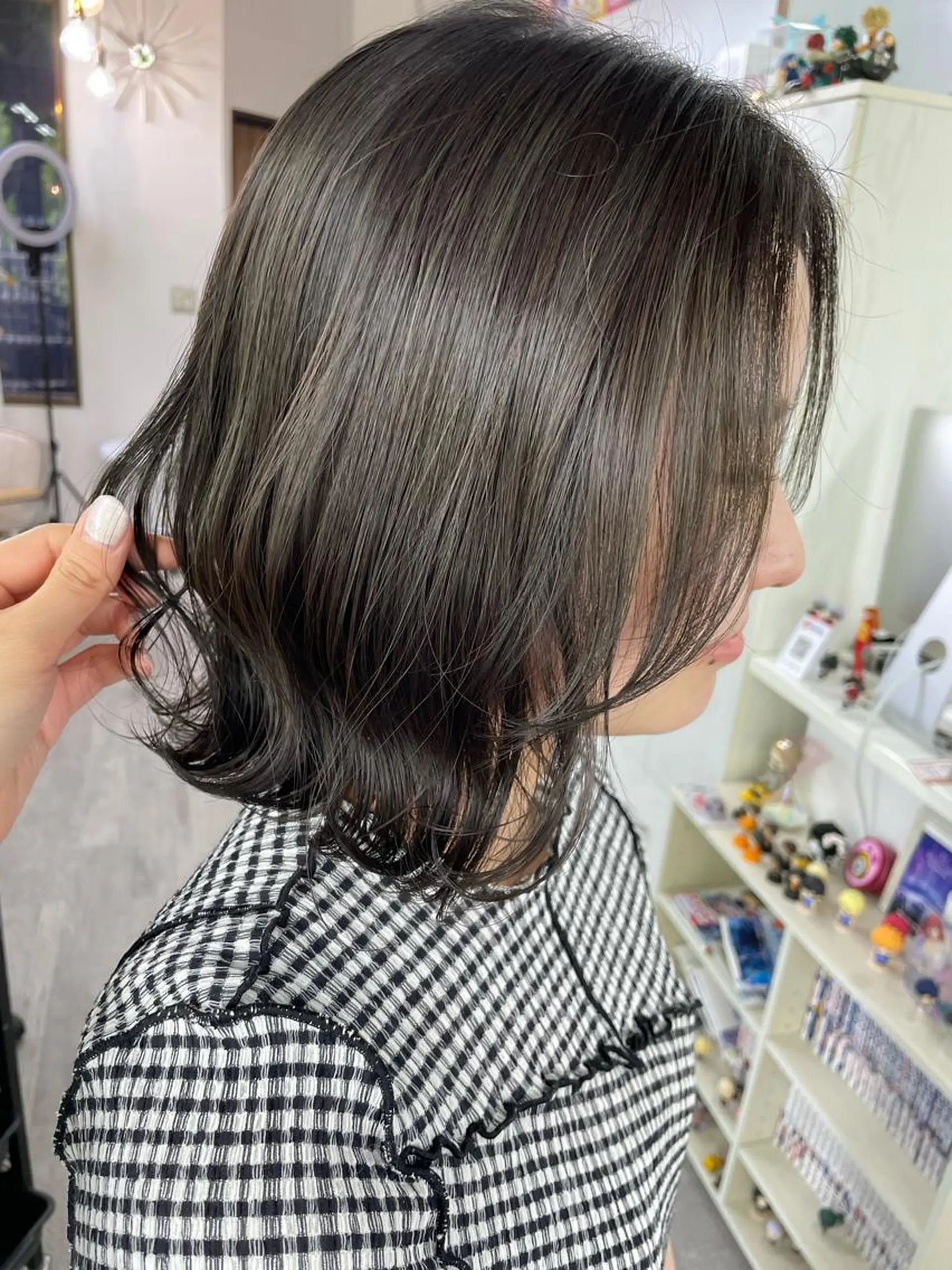カラー オノ アカネのヘアスタイル