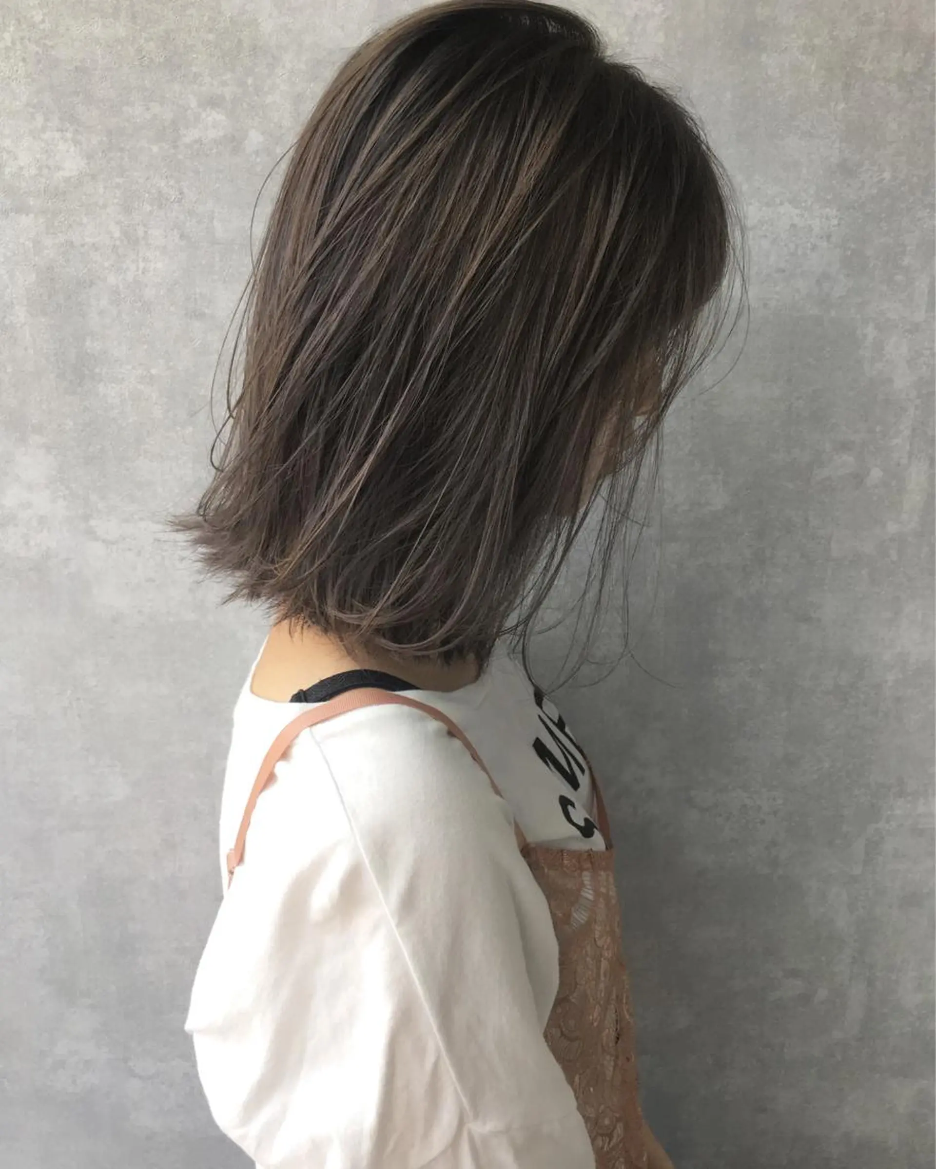 ミディアム カラー アッシュ ブリーチ レイヤーカット BLend 渋谷のヘアスタイル