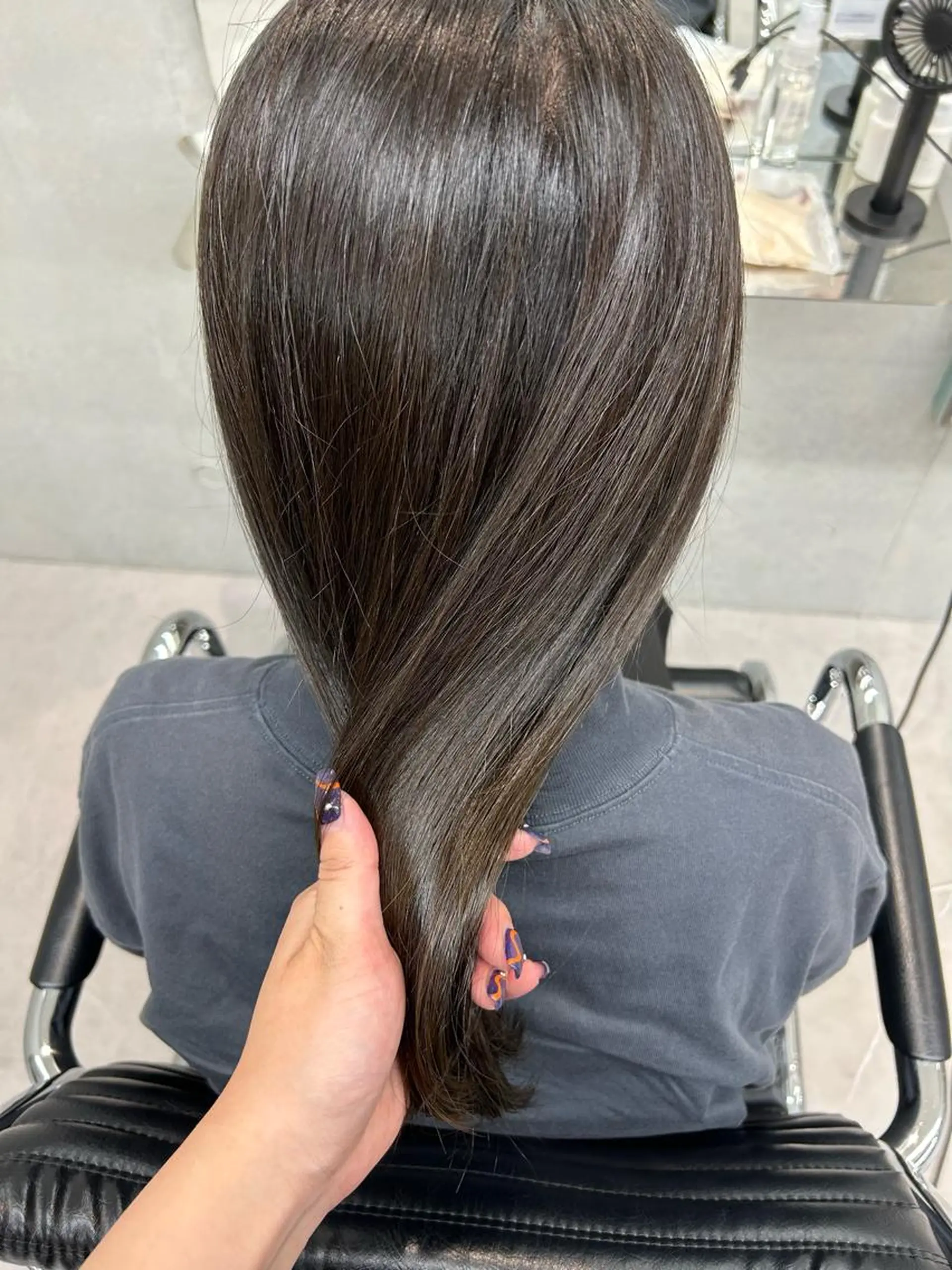 セミロング カラー IO イオリのヘアスタイル