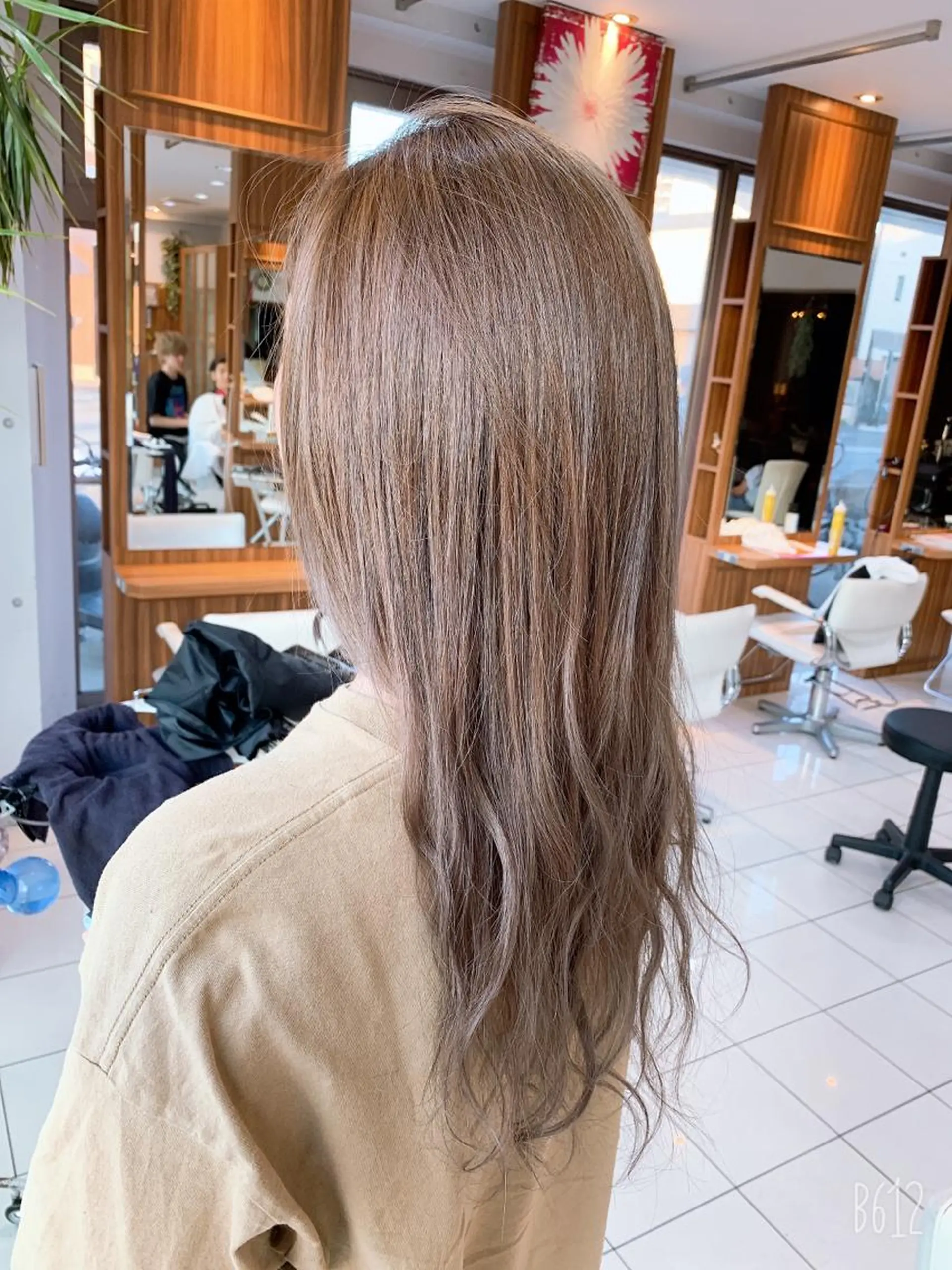 セミロング カラー 白髪ぼかしハイライト 柳川拓哉のヘアスタイル