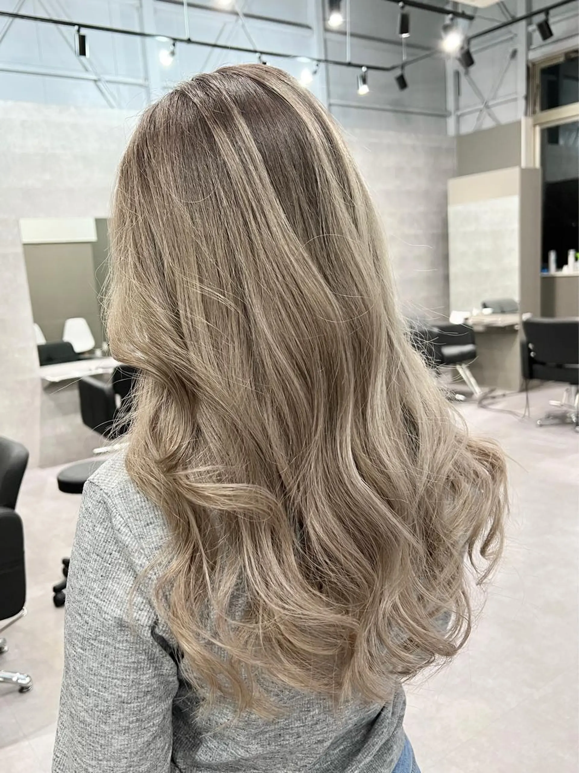 ロング カラー バレイヤージュ 外国人風カラー レイヤーカット Via officialのヘアスタイル