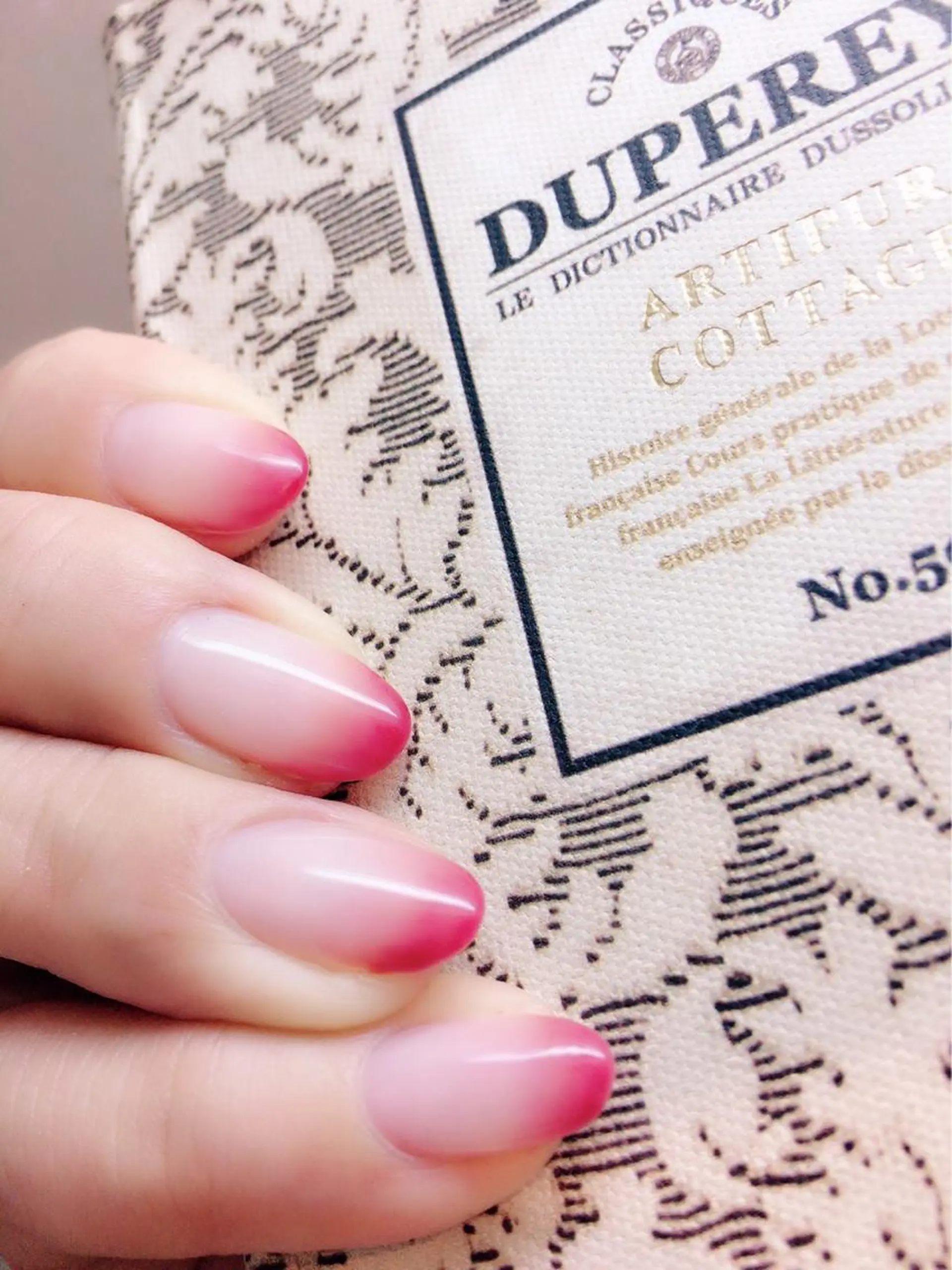 ミディアム ネイル グラデーション Lucia 西葛西店のネイルデザイン