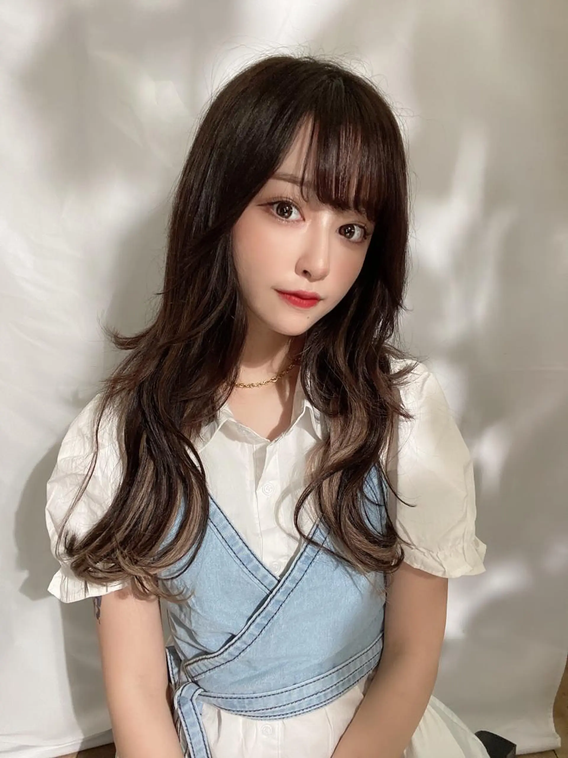 ミディアム カラー パーマ バレイヤージュ ブリーチ ケアブリーチ ダブルカラー ハイライトカラー ヘアカラー トリートメント 新宿✨顔周りカット 韓国ヘア/坂本亜裟海のヘアスタイル