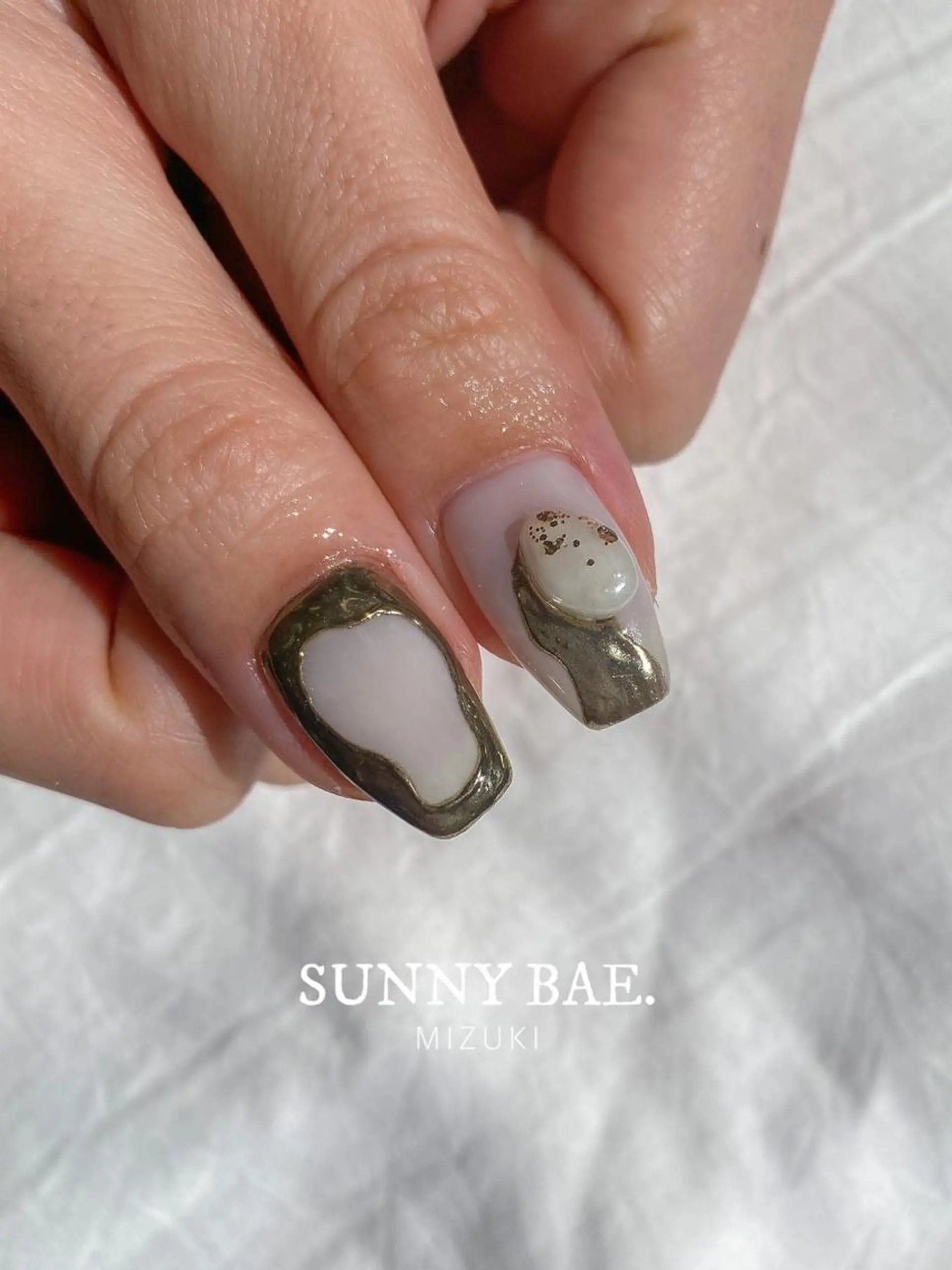 ネイル ジェルネイル ゴールド ラメ(グリッター) ミラーネイル ニュアンスネイル SUNNY BAE. 🌼MIZUKIのネイルデザイン