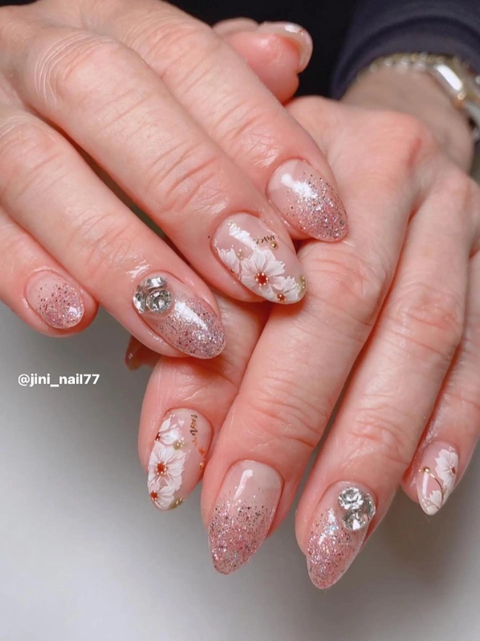 ネイル ハンドネイル JINI NAIL所属・ジニ ネイルのネイルデザイン