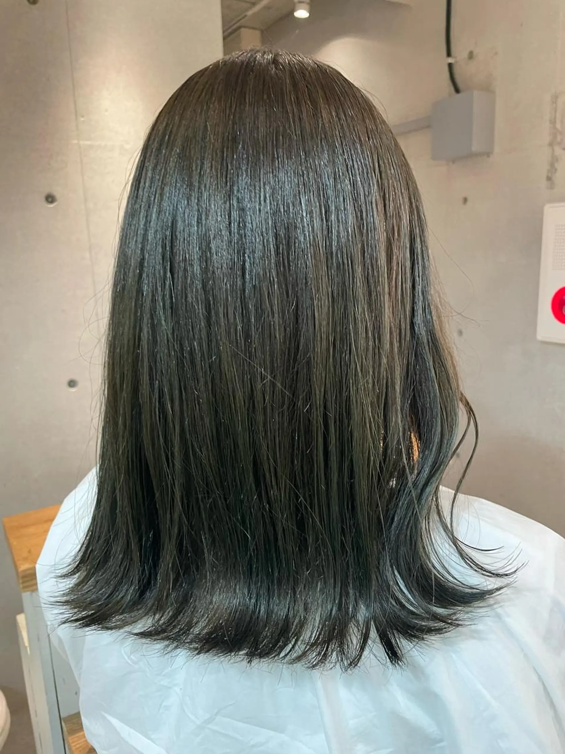 セミロング カラー しのはら まどかのヘアスタイル