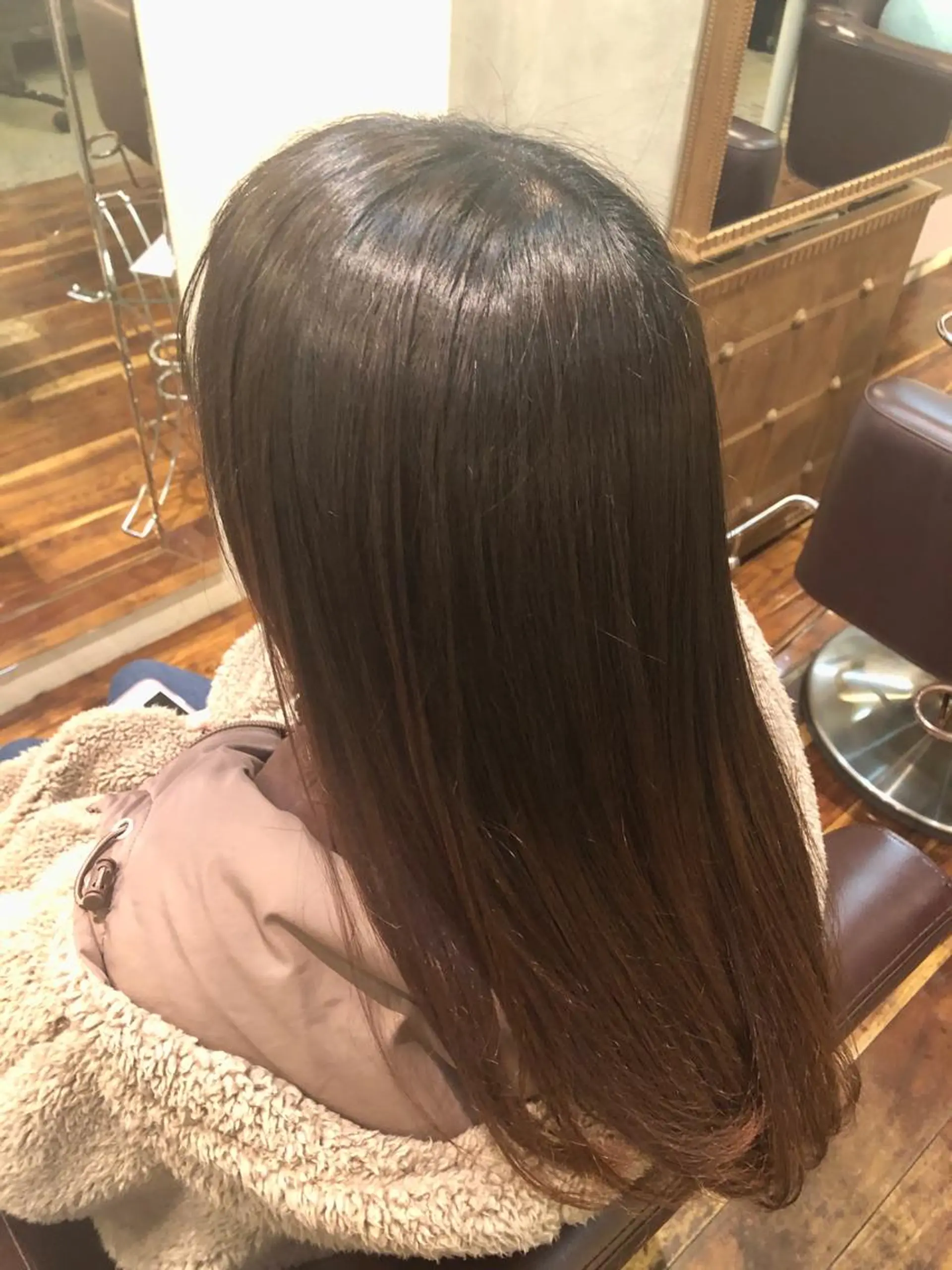ロング 岩谷 愛依のヘアスタイル