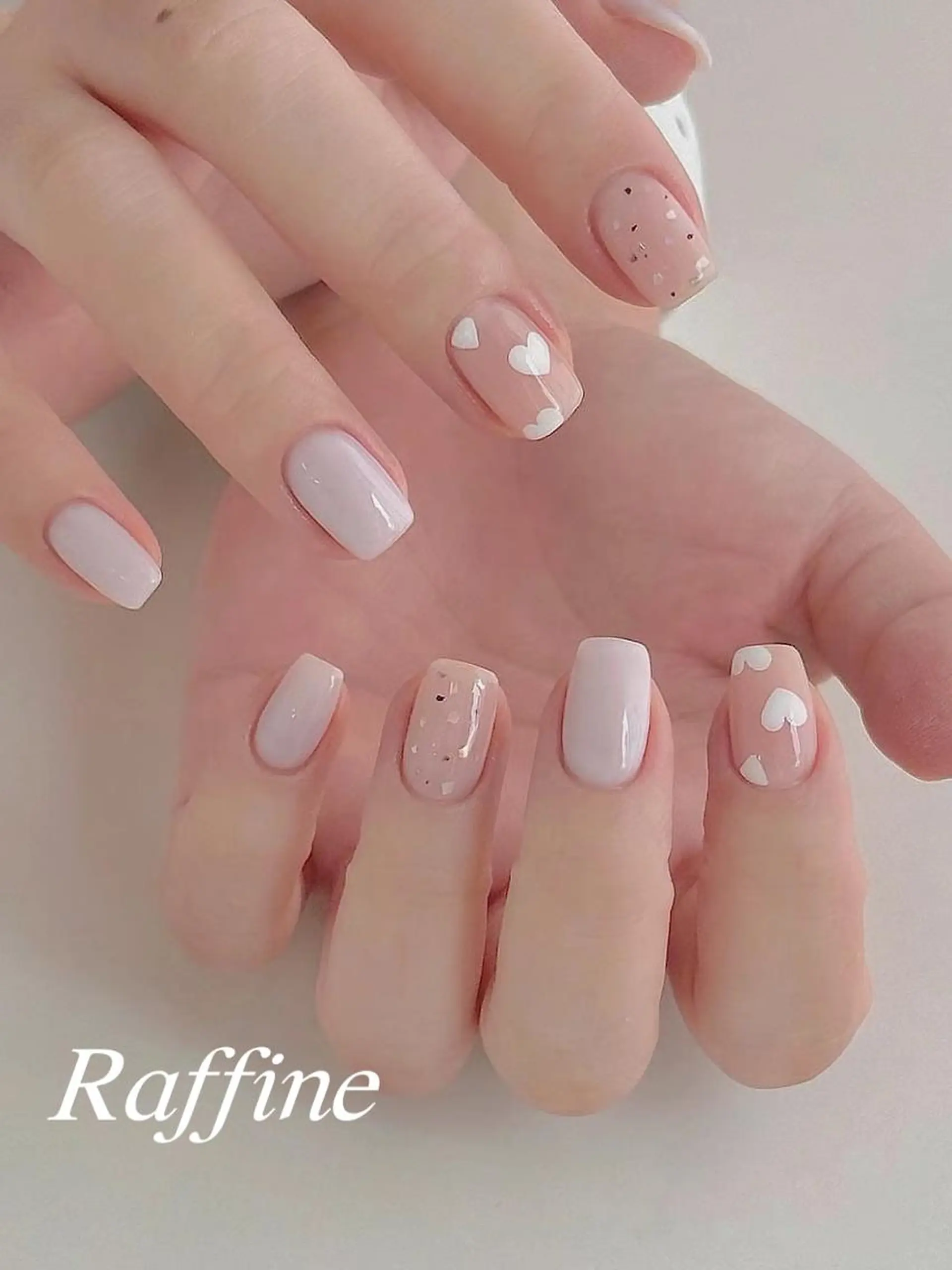 ネイル ハンドネイル RAFFINE 月🦋🩵のネイルデザイン