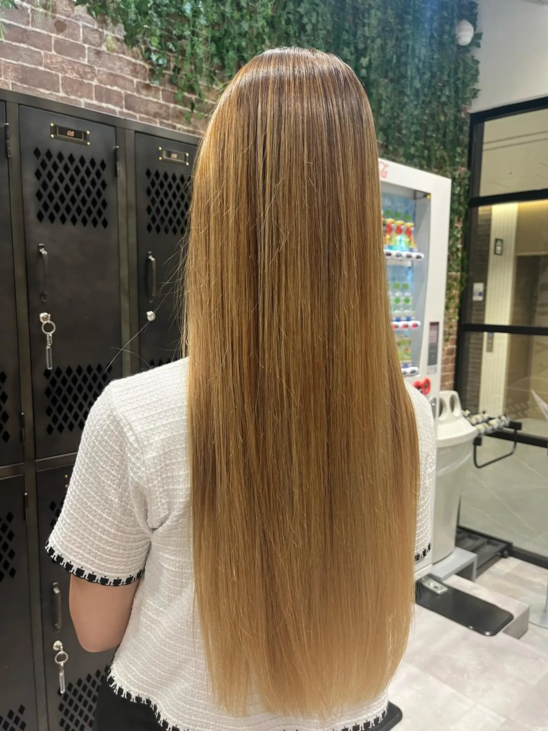 ロング カラー ベージュカラー ブリーチ ミルクティーベージュ 髪質改善 清水　仰士 ROW町田のヘアスタイル