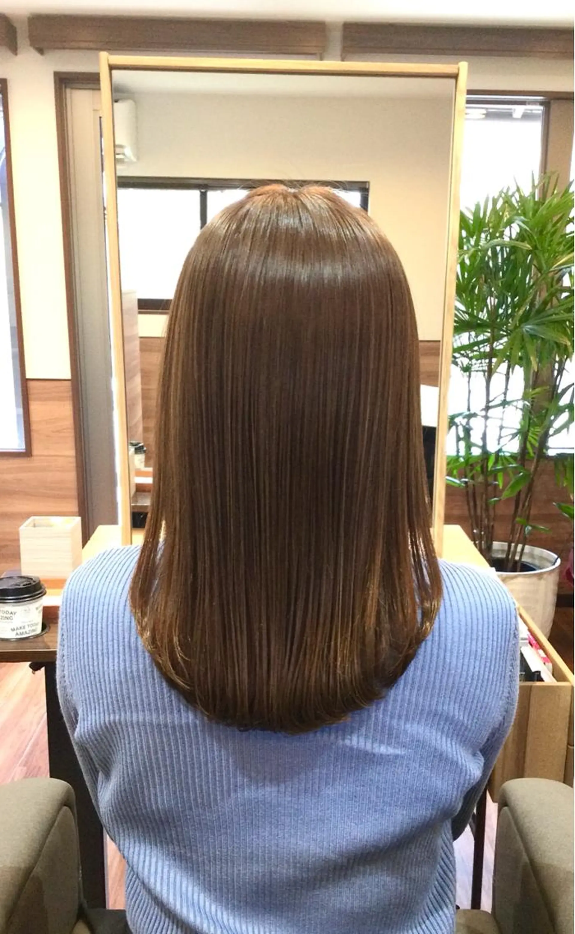 セミロング カラー Annon プライベートサロンのヘアスタイル