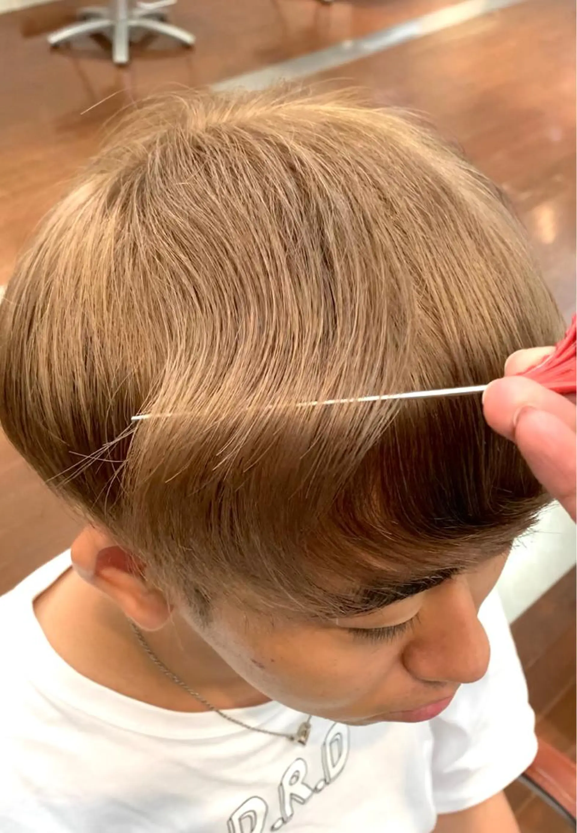 カラー メンズ メンズブリーチ ベージュカラー ブリーチ ミルクティーベージュ メンズパーマ/ 新潟駅/佐藤裕のヘアスタイル