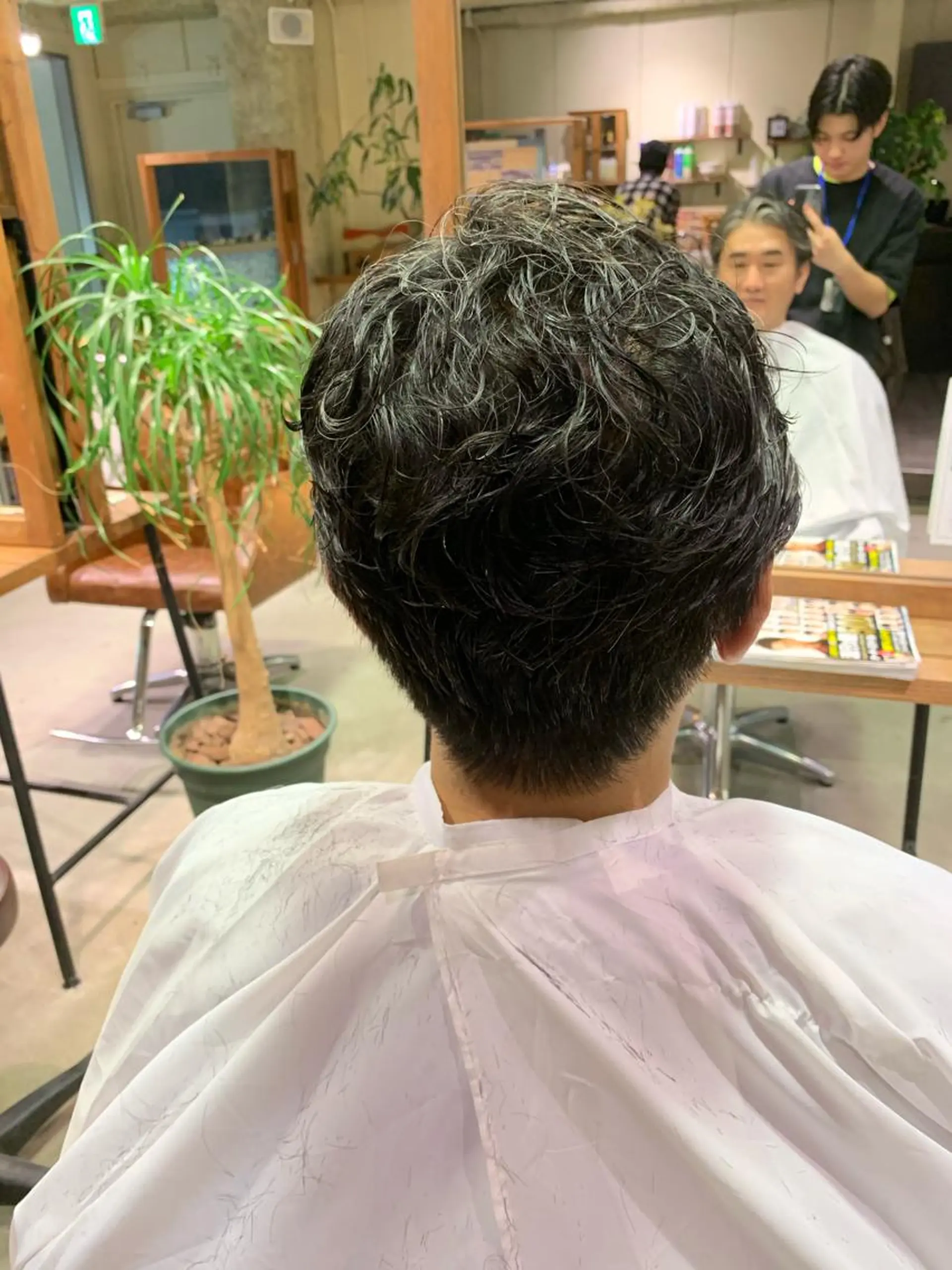 ショート パーマ メンズ メンズパーマ かきあげバング 岸本 桂輝のヘアスタイル