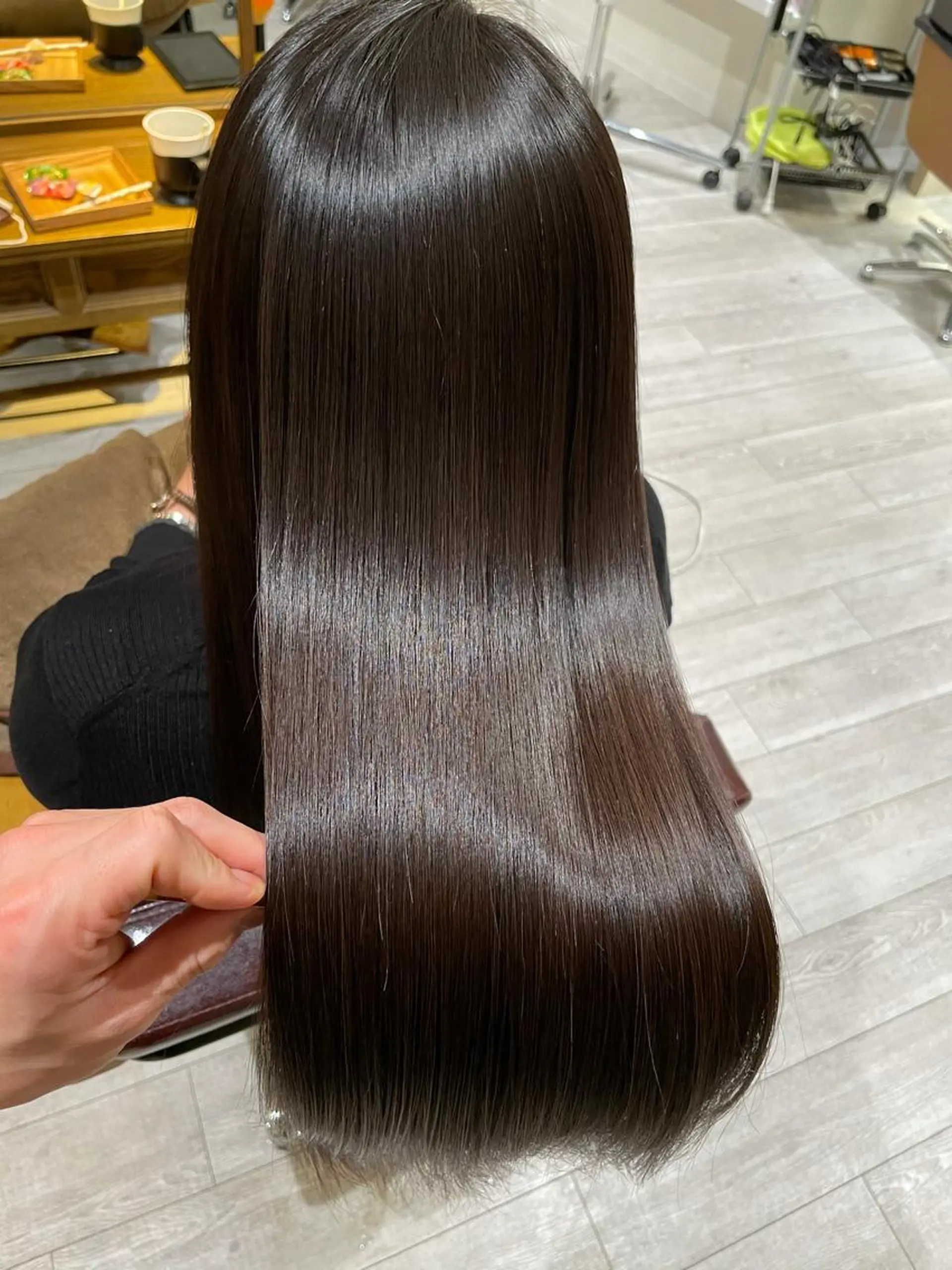 ロング パーマ ヘアカラー トリートメント 小島嵩人 縮毛矯正 髪質改善のヘアスタイル