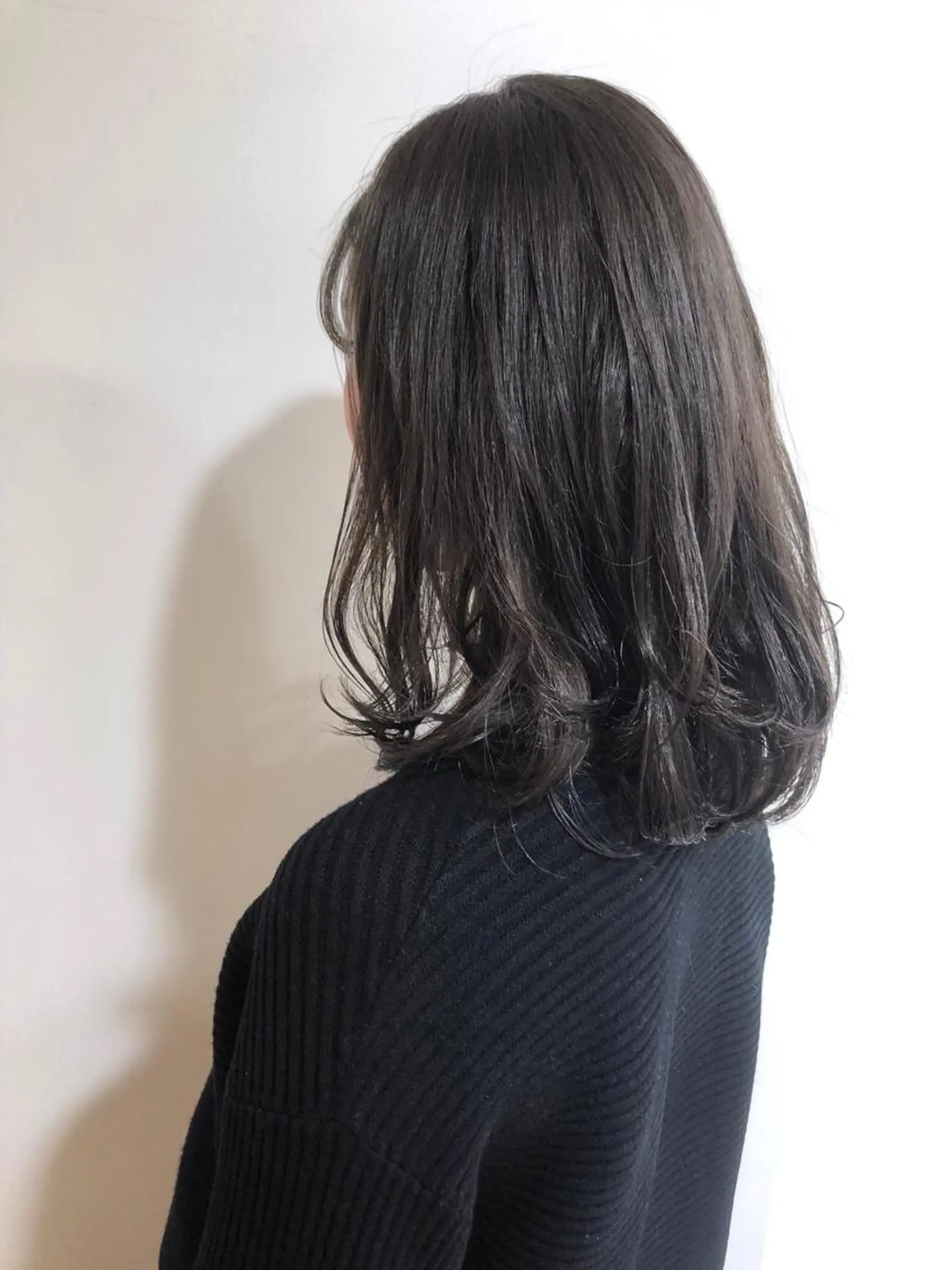 ミディアム カラー カット ヘアカラー トリートメント MIOベージュカラー 柔らかいカラーのヘアスタイル