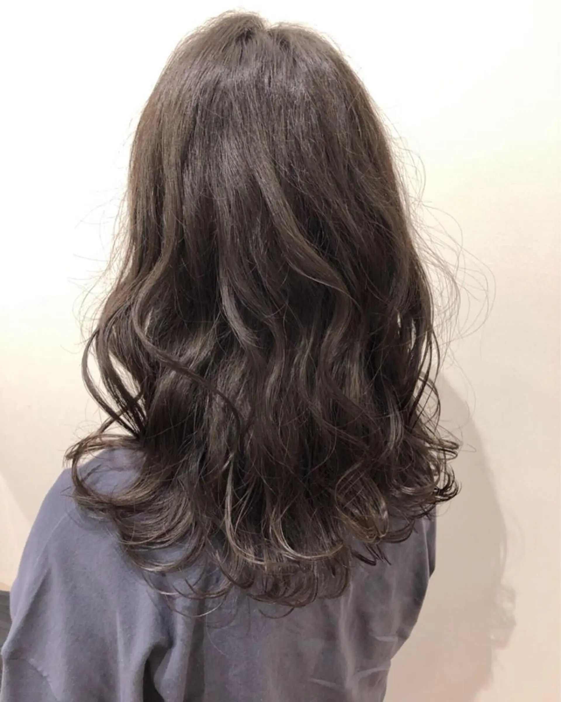 ミディアム 石田 優菜のヘアスタイル