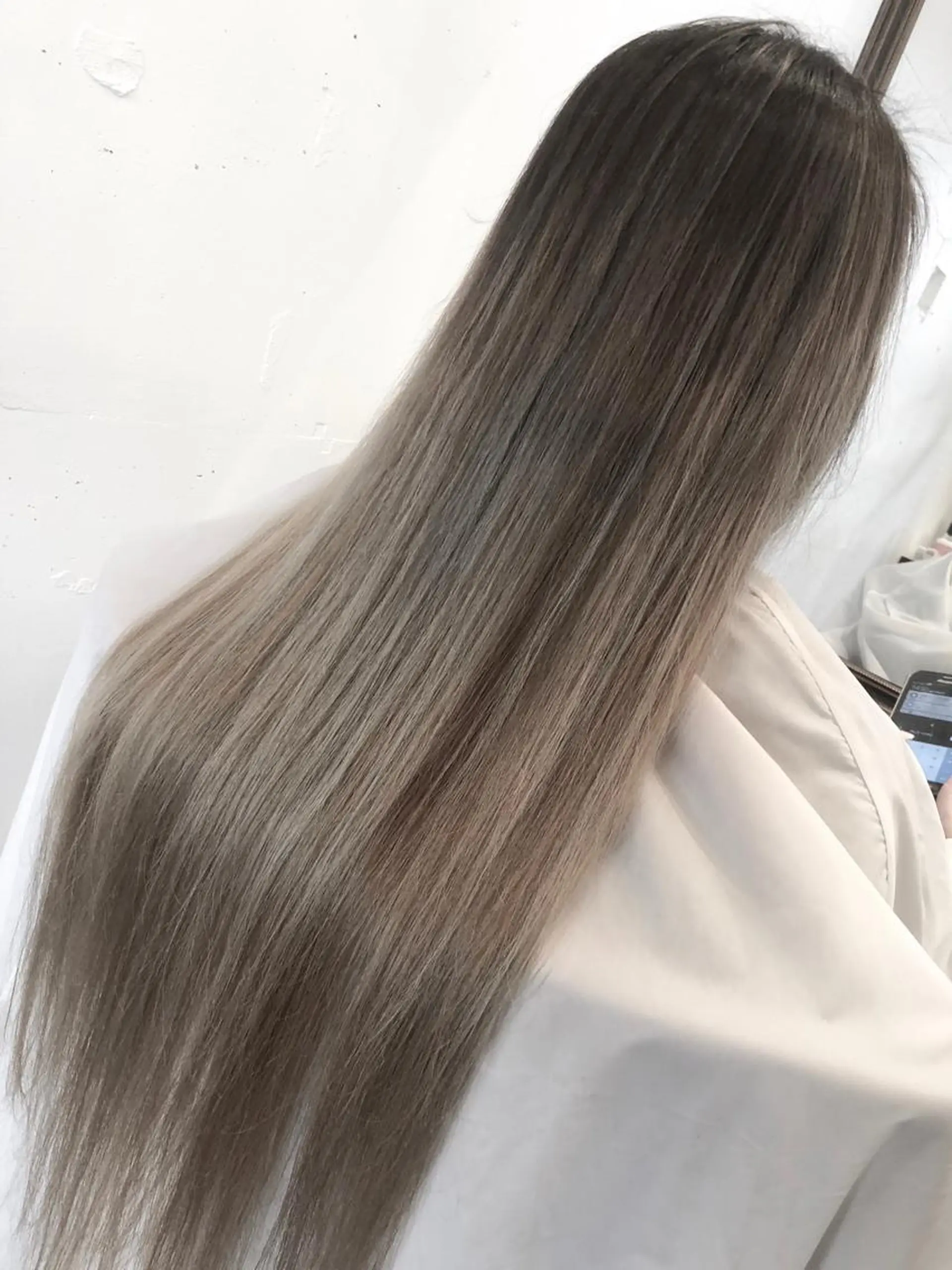 ロング カラー グラデーションカラー ハイライトカラー シルバー ハイライト ヘアカラー いしだ みさきのヘアスタイル