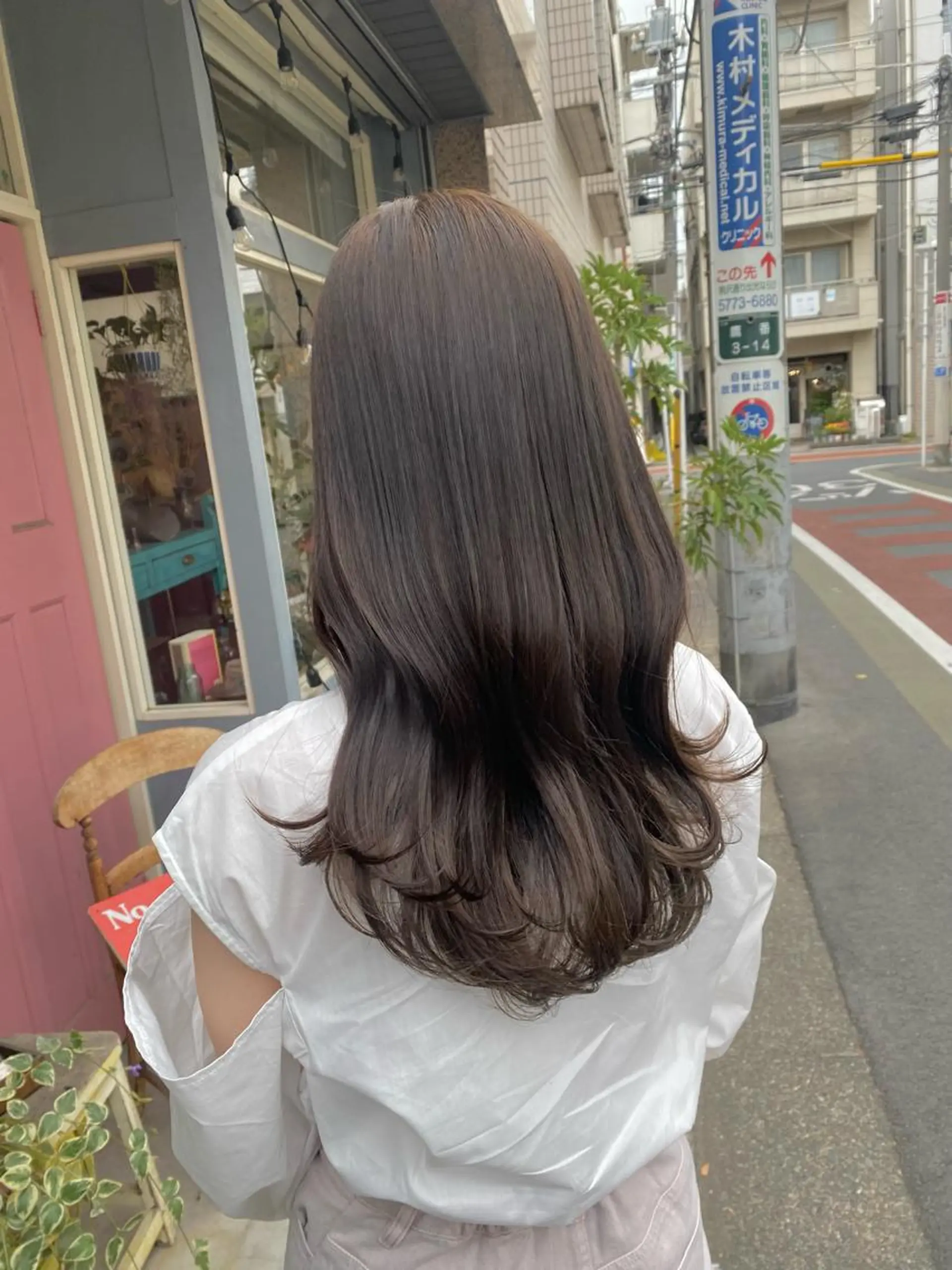 セミロング カラー ブリーチ ブリーチなしカラー カット ヘアカラー トリートメント ヤスザトアヤノ ／レイヤー／オリーブのヘアスタイル